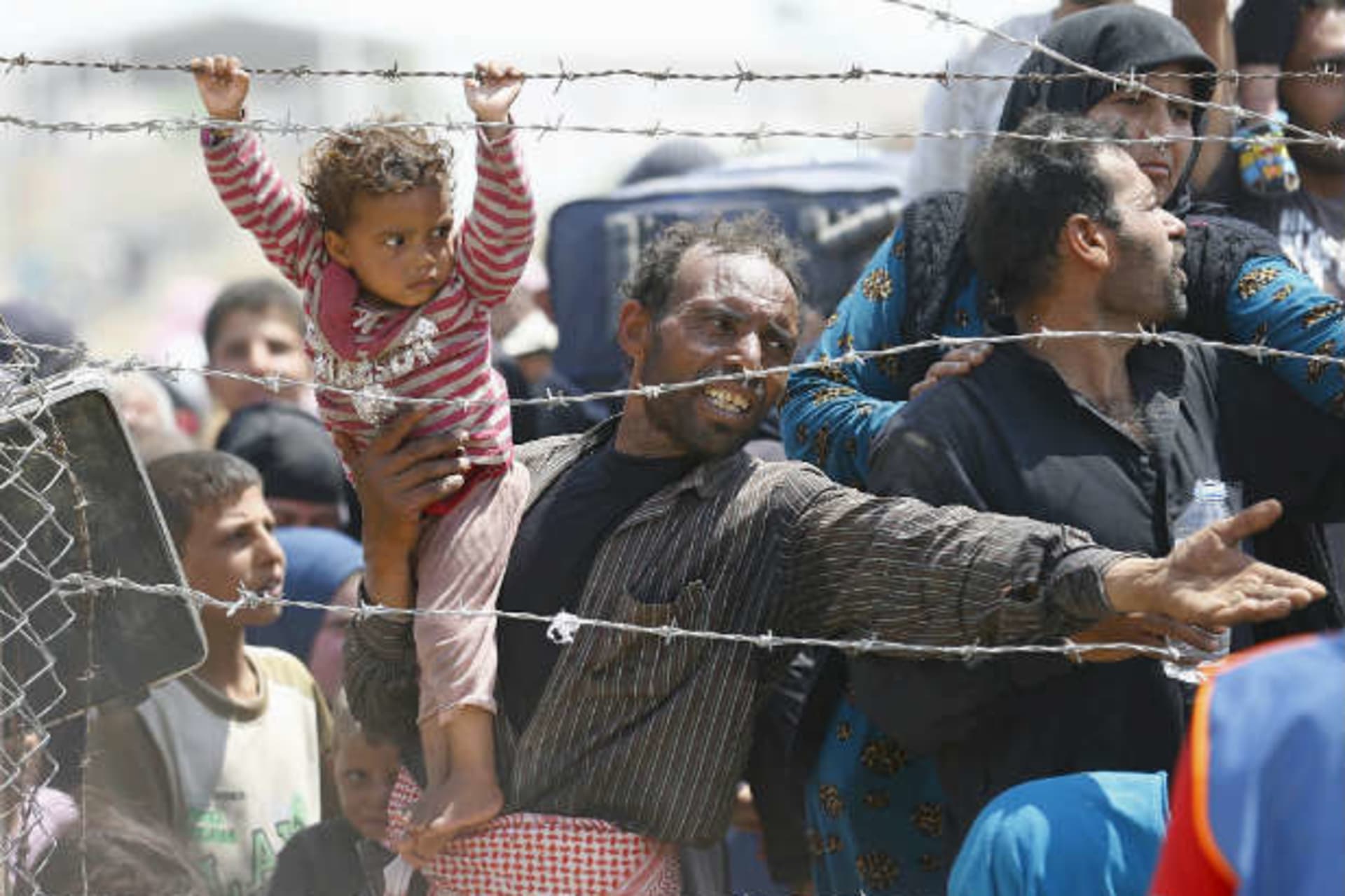 <p>Syrian refugees wait to cross into Turkey, June 15, 2015. (Umit Bektas/Courtesy Reuters)</p>
