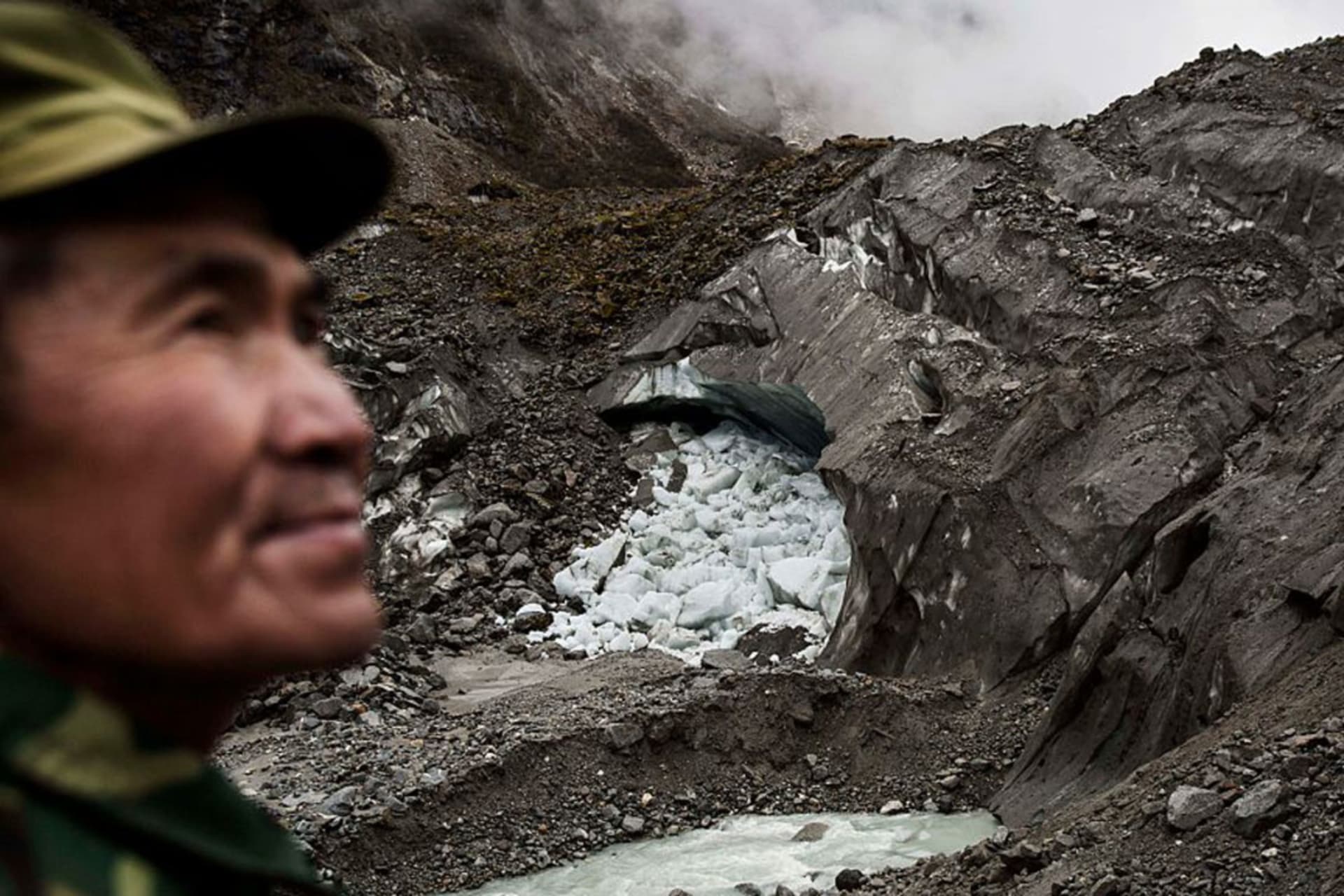 <p>A villager stands near one of China’s monsoonal glaciers in Hailuogou, November 11, 2015.</p>
