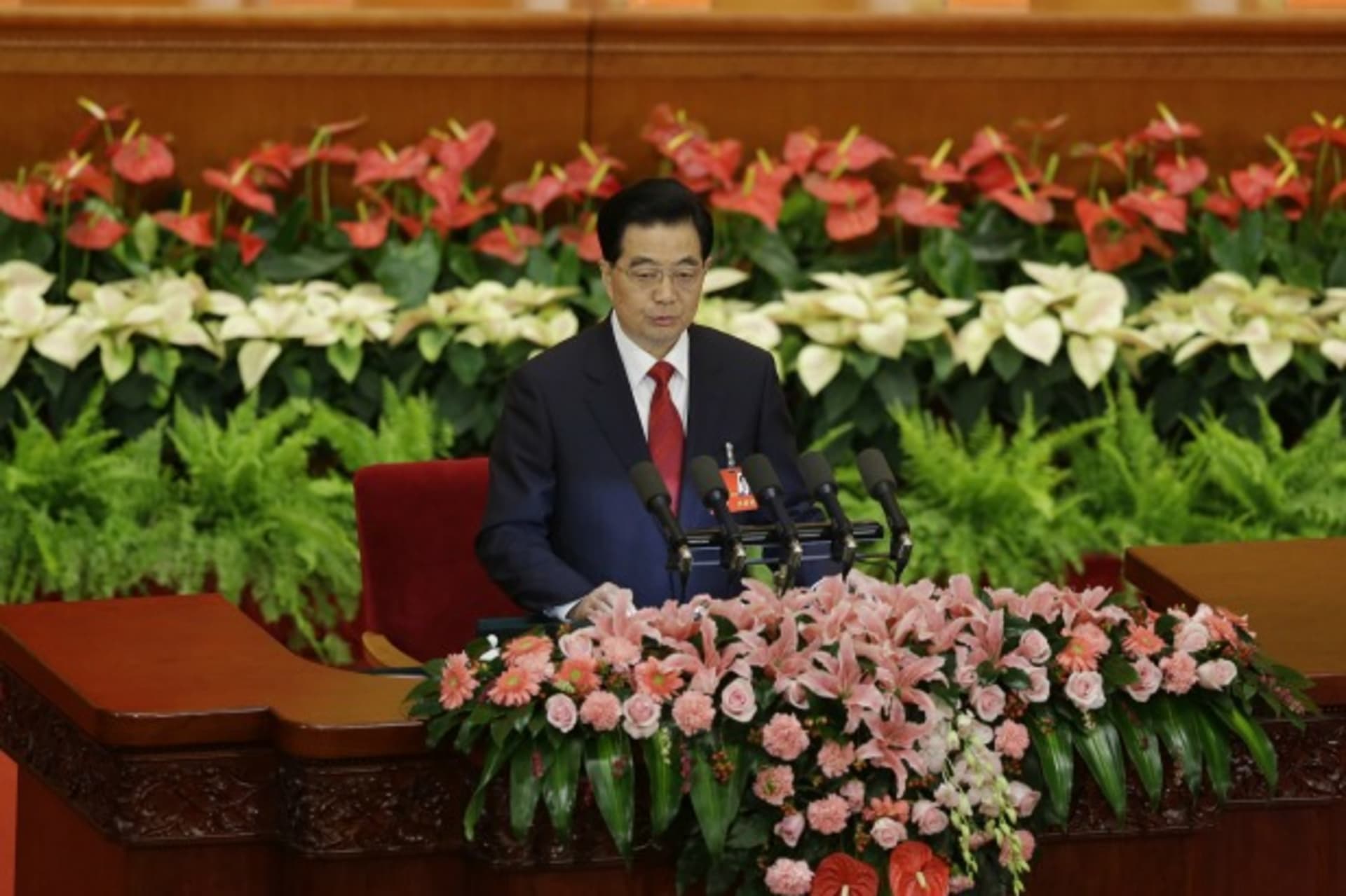 <p>Chinese President Hu Jintao delivers a speech during the opening ceremony of 18th National Congress of Communist Party of China at the Great Hall of the People in Beijing on November 11, 2012.</p>
