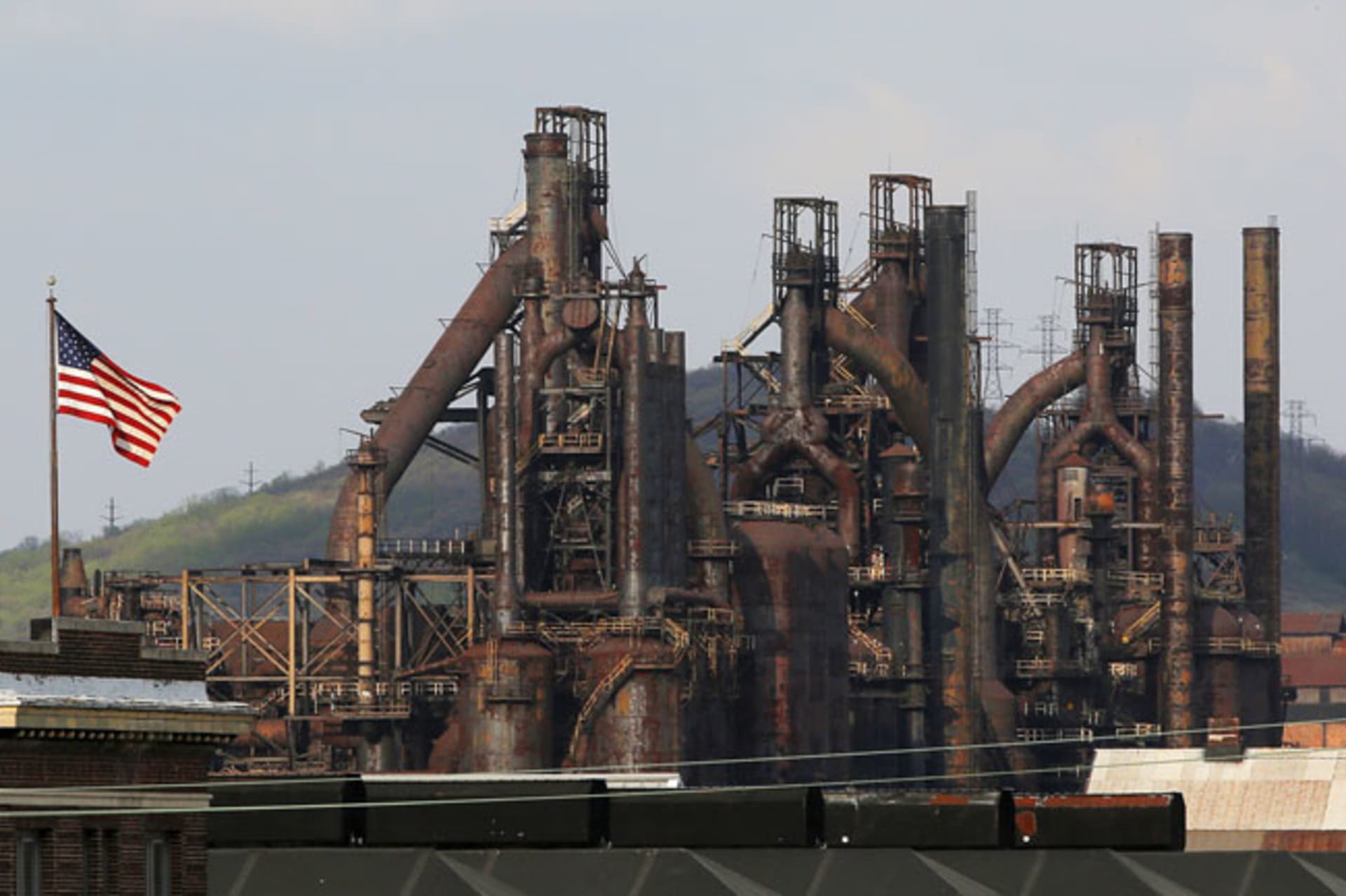 <p>A flag flies in front of the blast furnaces at the now-closed Bethlehem Steel mill in Bethlehem, Pennsylvania.</p>
