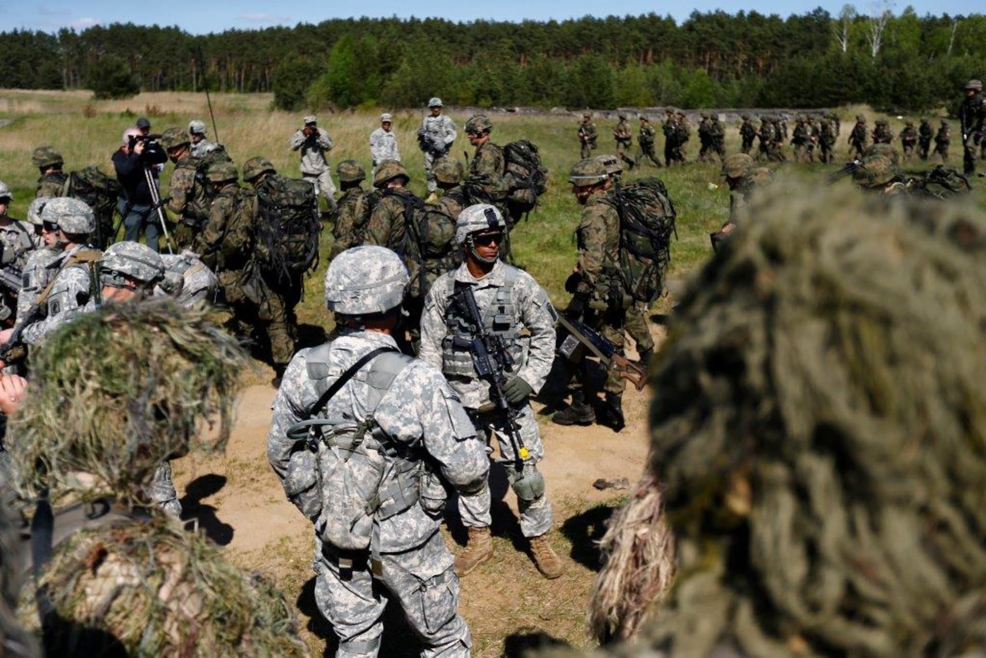 <p>Paratroopers from the U.S. Army’s 173rd Infantry Brigade Combat Team participate in training exercises with the Polish 6 Airborne Brigade soldiers at the Land Forces Training Centre in Oleszno near Drawsko Pomorskie, north west Poland on May 1, 2014.</p>
