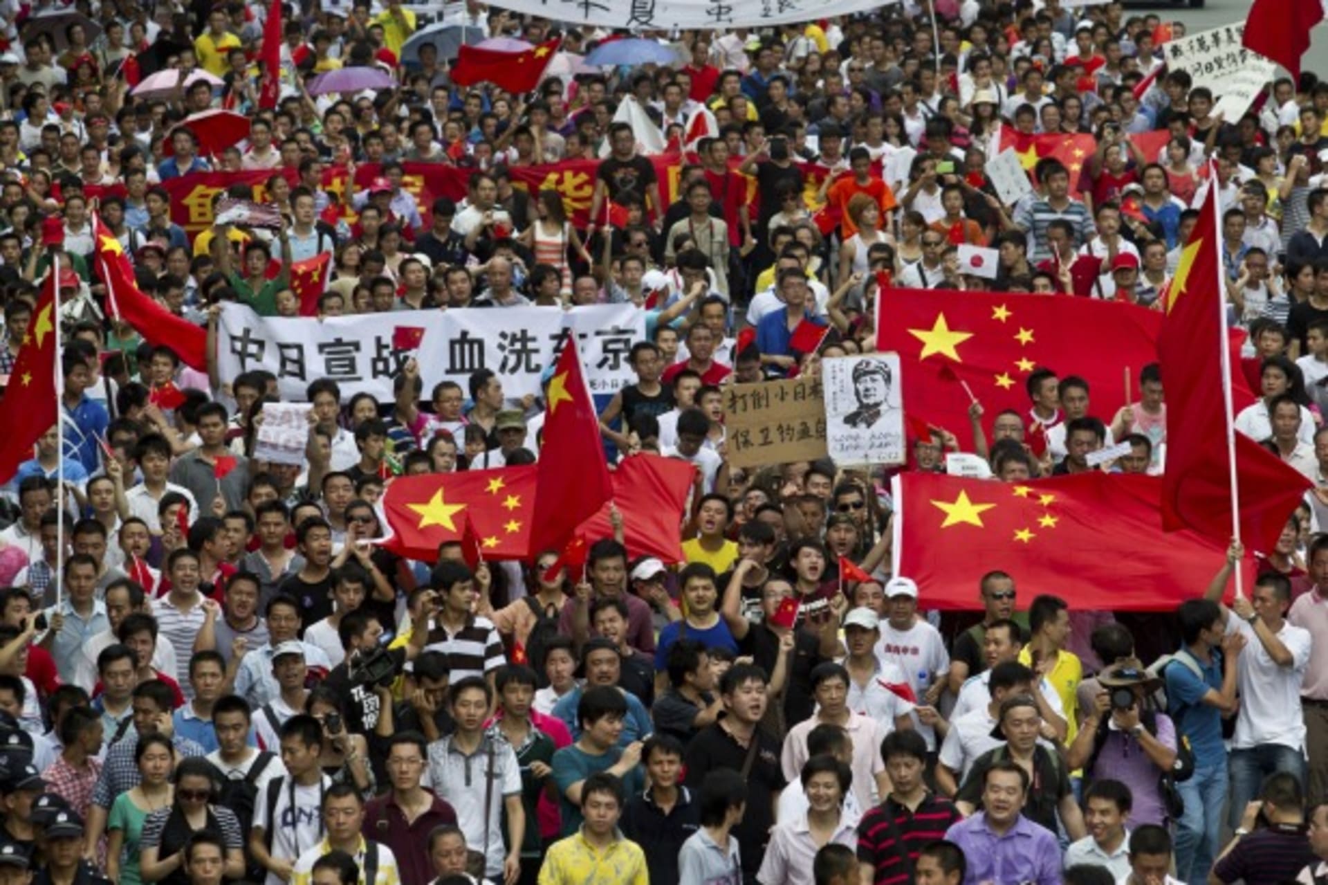 <p>Protesters march down a street during an anti-Japan protest in Shenzhen on August 19, 2012.</p>
