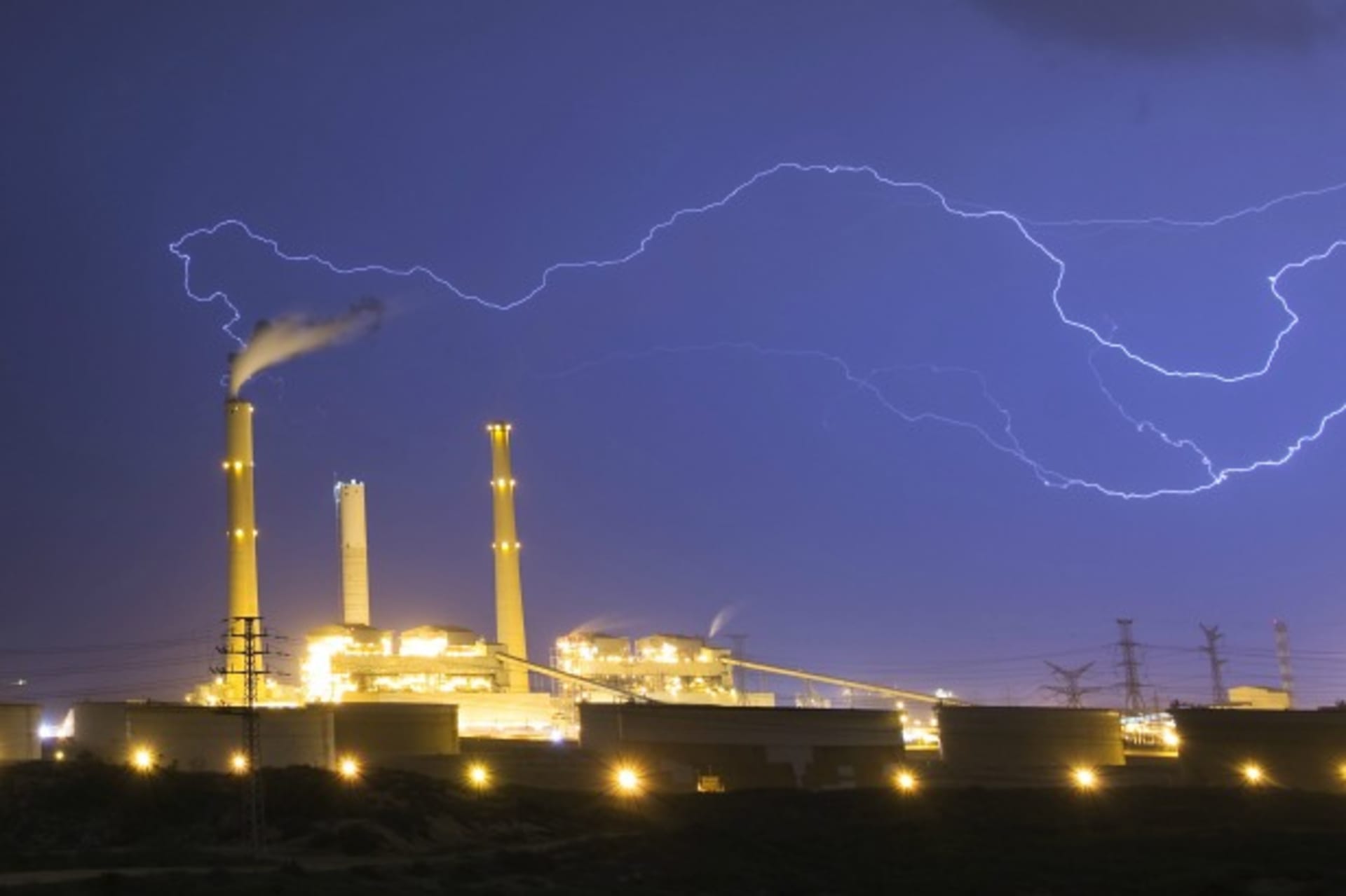 <p>Lightning strikes over a power station during a storm in the city of Ashkelon, Israel, October 28, 2015. Reports this week that the Israeli power grid had been hacked turned out to be false. (Amir Cohen/Reuters)</p>
