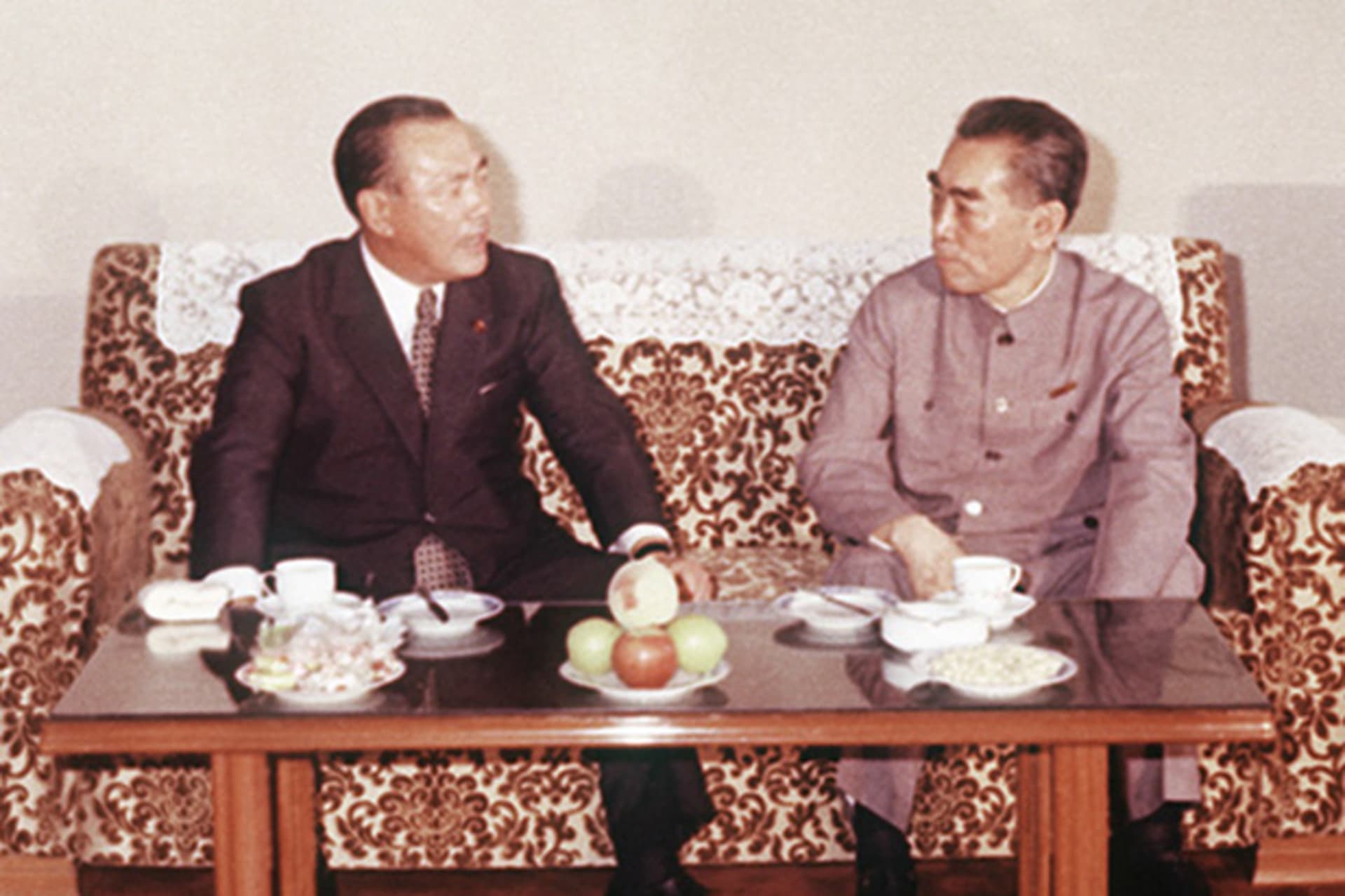 <p>Japanese prime minister Kakuei Tanaka (left) and Chinese premier Zhou Enlai meet in Beijing for the first Sino-Japanese summit on September 25, 1972 (Courtesy Jiji Press).</p>
