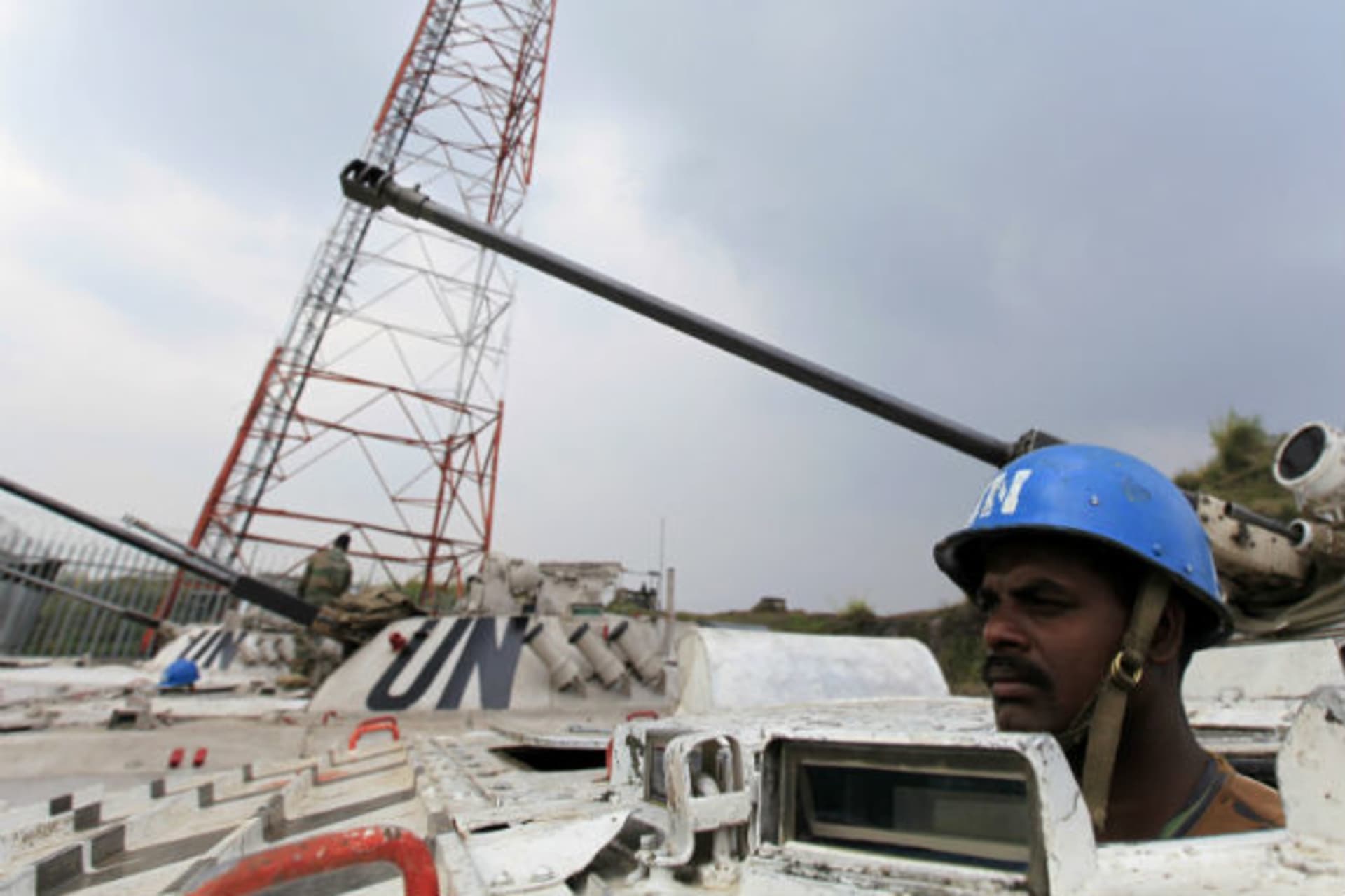 UN peacekeepers hold a position outside the eastern Congolese city of Goma 23/07/2012.