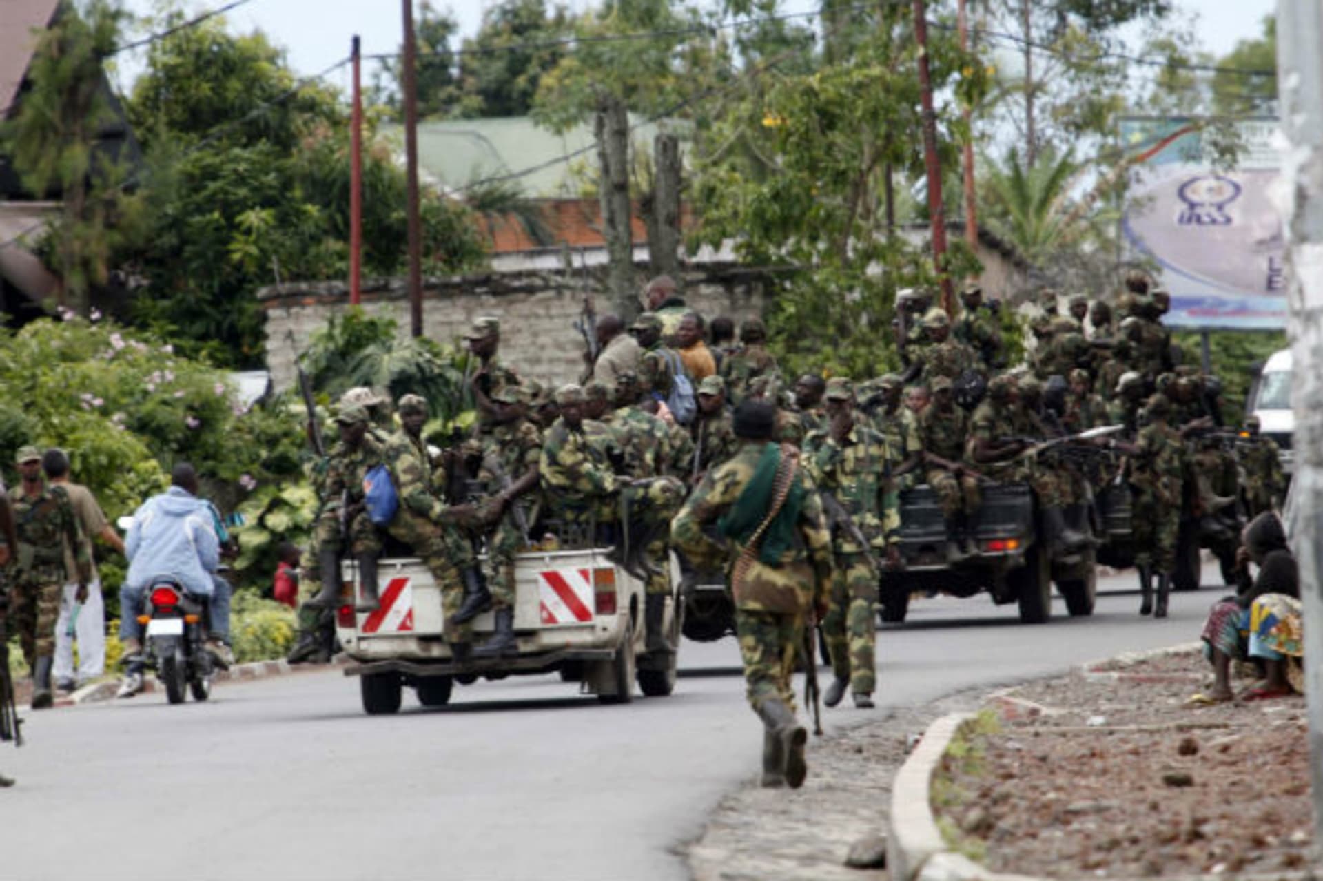 Congolese Revolution Army rebels drive in trucks as they patrol a street in Goma in the eastern Democratic Republic of Congo, soon after the rebels captured the city from the government army 20/11/2012.