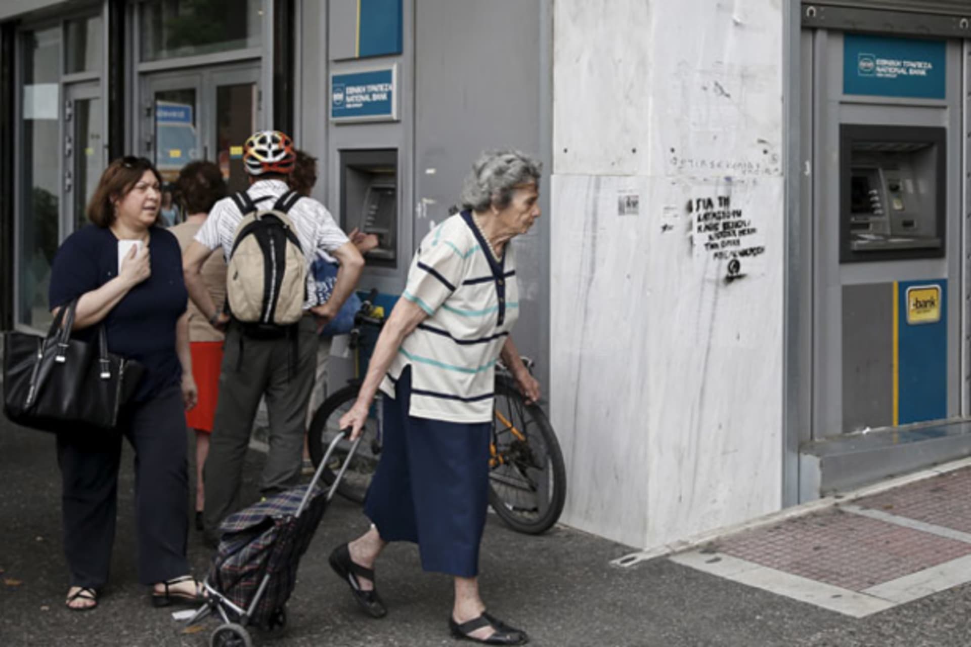 <p>Greece: Banking on Controls</p>
