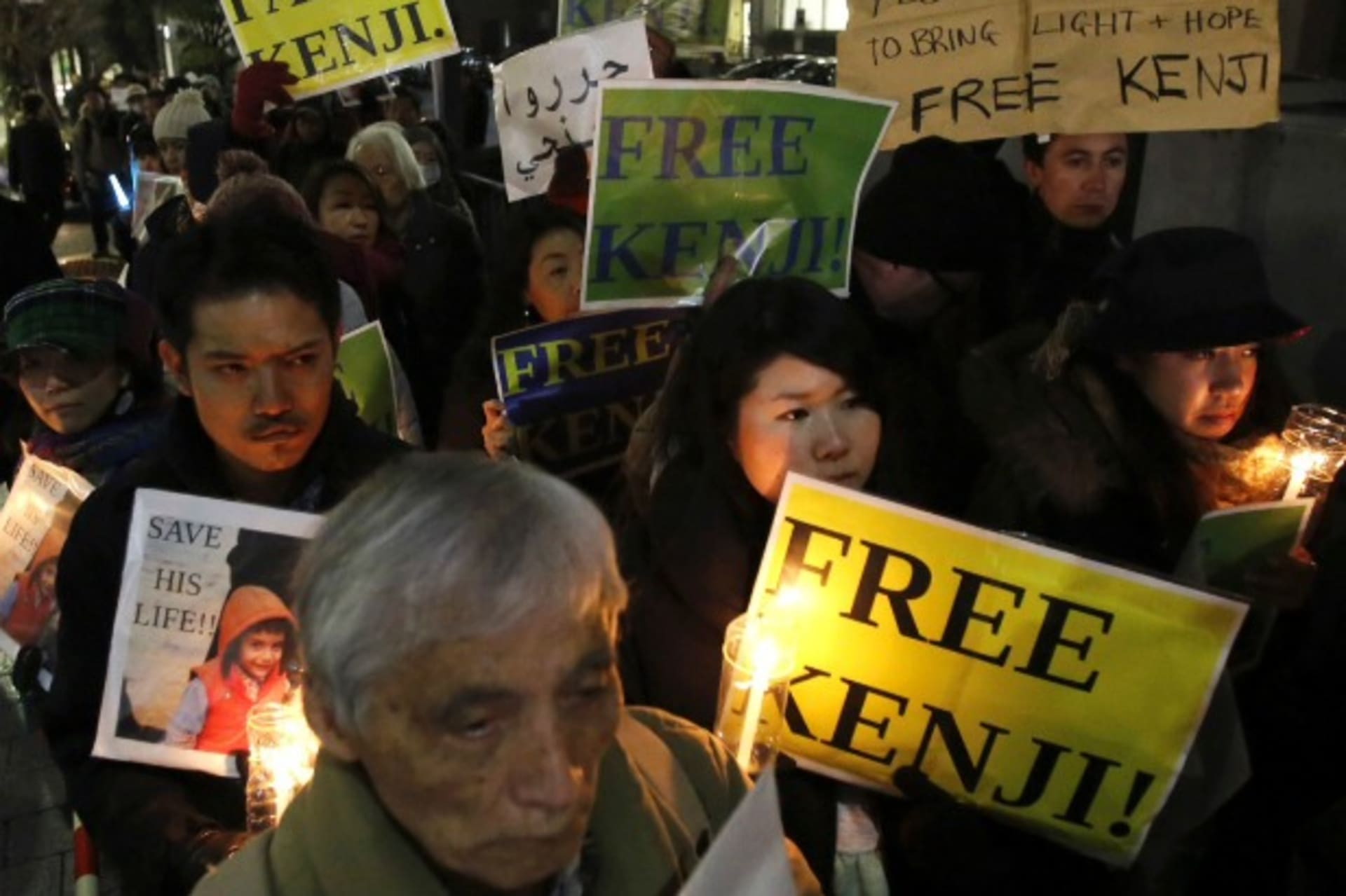 <p>People holding placards take part a vigil in front of Prime Minister Shinzo Abe’s official residence in Tokyo, January 30, 201… being made to secure the release of journalist Kenji Goto. REUTERS/Toru Hanai (JAPAN – Tags: POLITICS CRIME LAW CIVIL UNREST)</p>