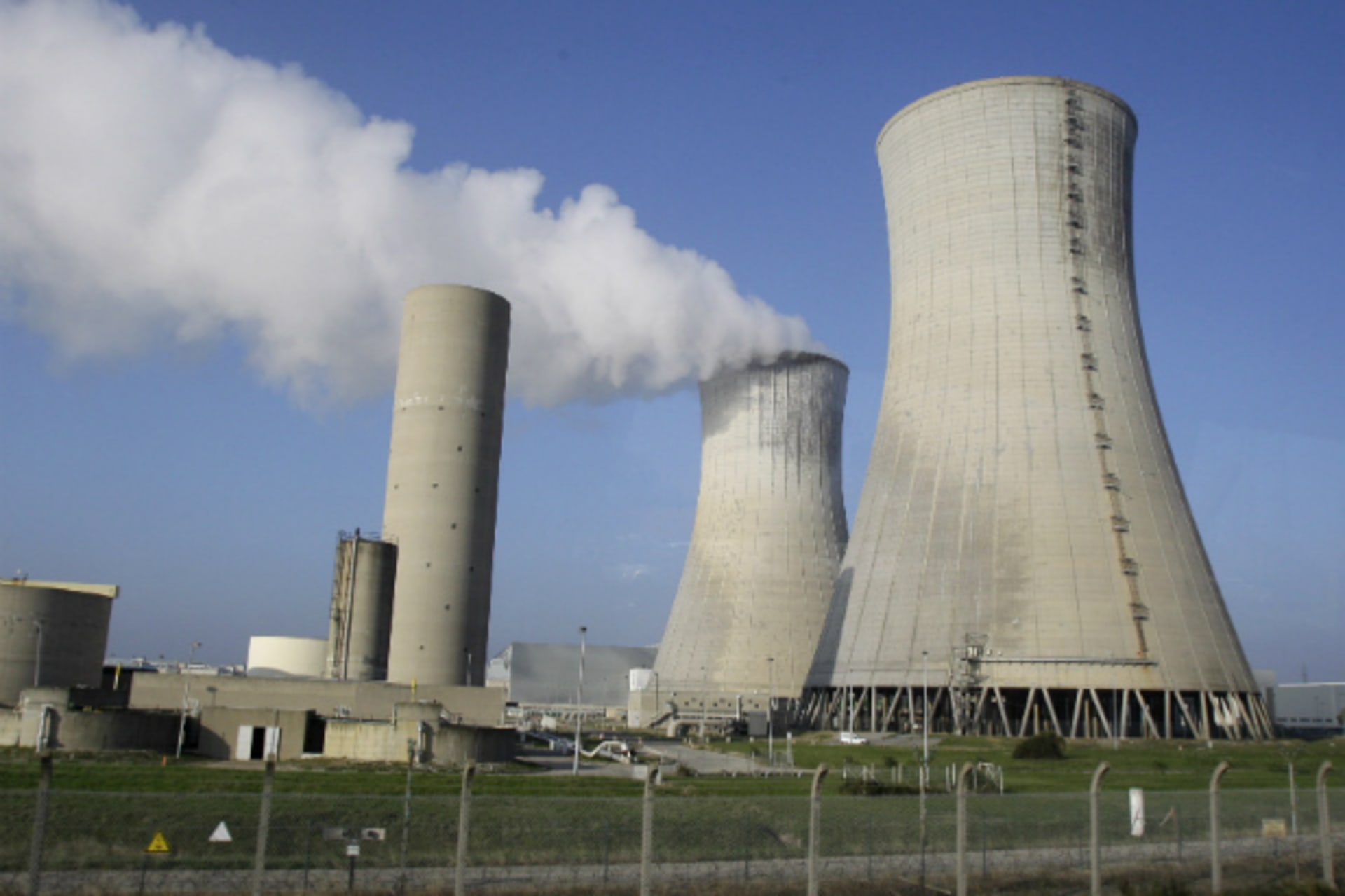 <p>The Areva nuclear power plant in southern France (courtesy Reuters).</p>
