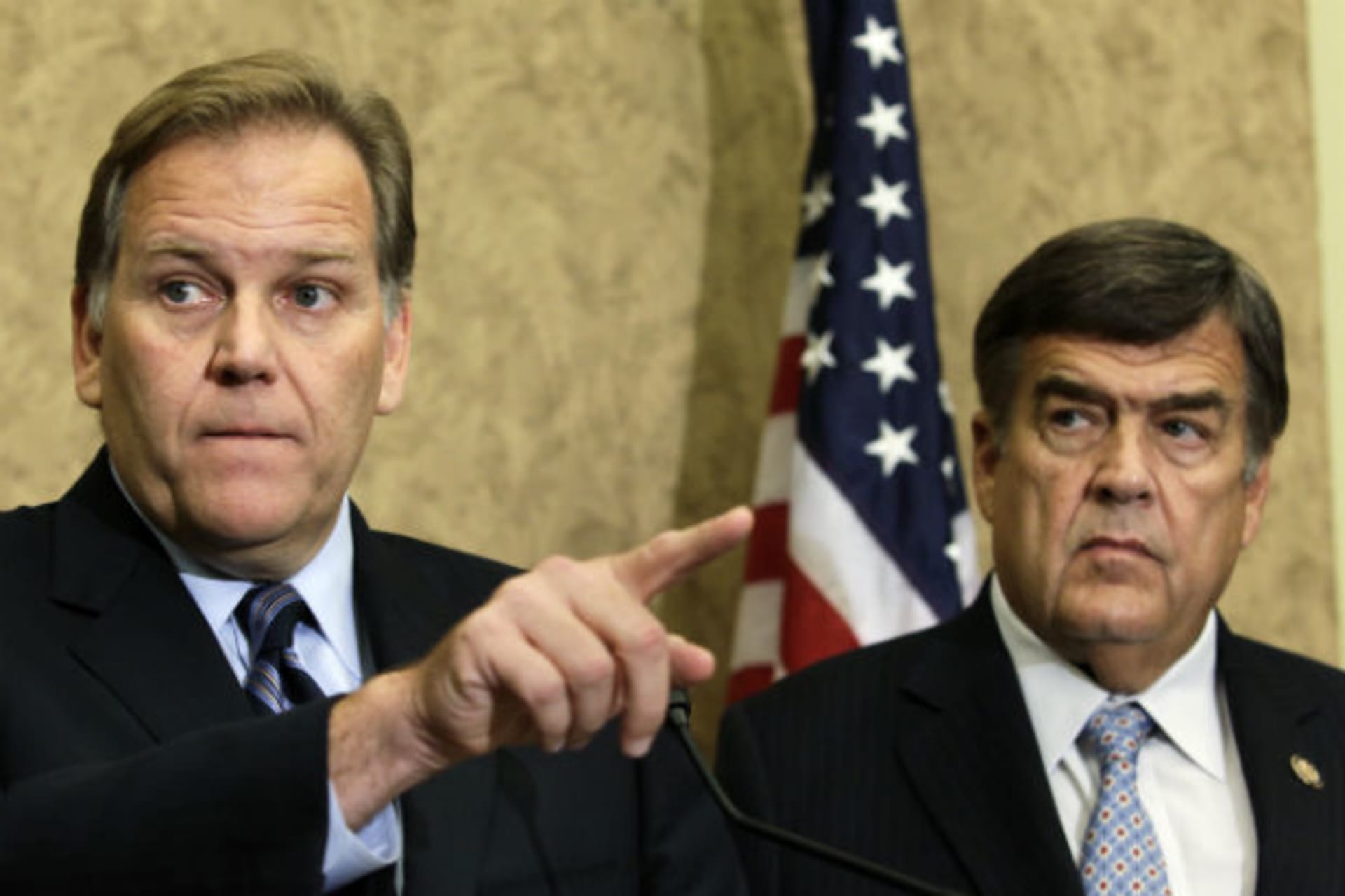 <p>Reps. Mike Rogers and Dutch Ruppersberger hold a news conference on Huawei and ZTE in Washington</p>
