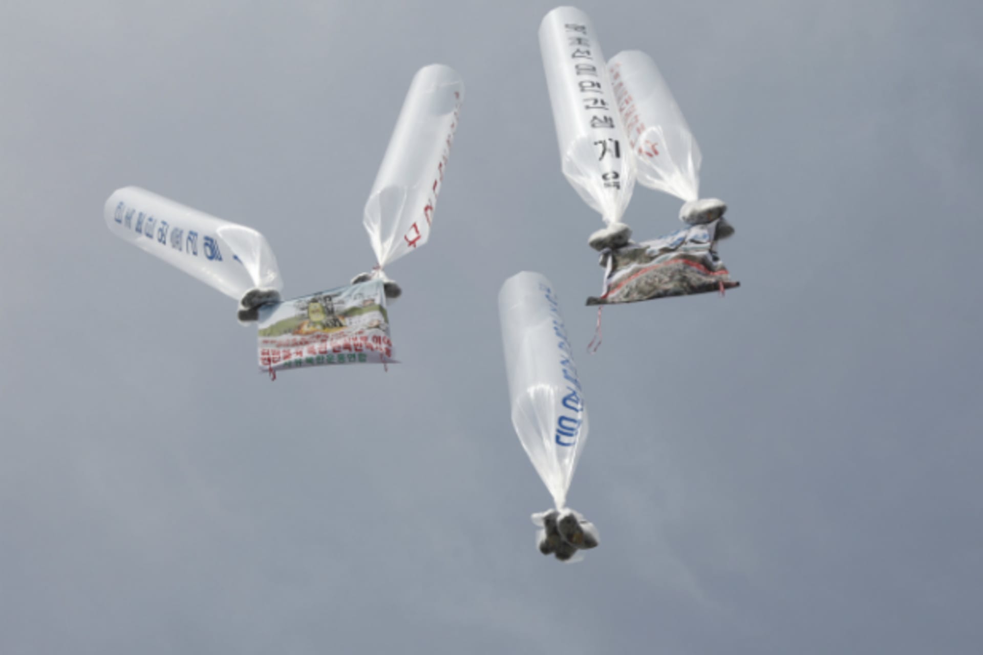 Balloons containing leaflets and CDs denouncing Pyongyang are seen_Reuters_Lee Jae Won