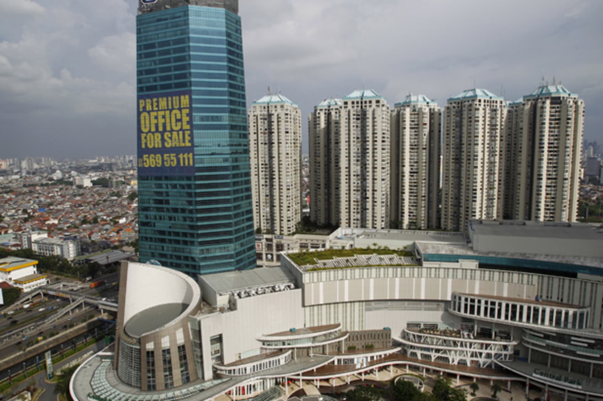 <p>A superblock developed by Agung Podomoro, one of Indonesia’s biggest property developers, is seen in Jakarta January, 2012. Indonesia’s economy grew by 6.5 percent in 2011.</p>
