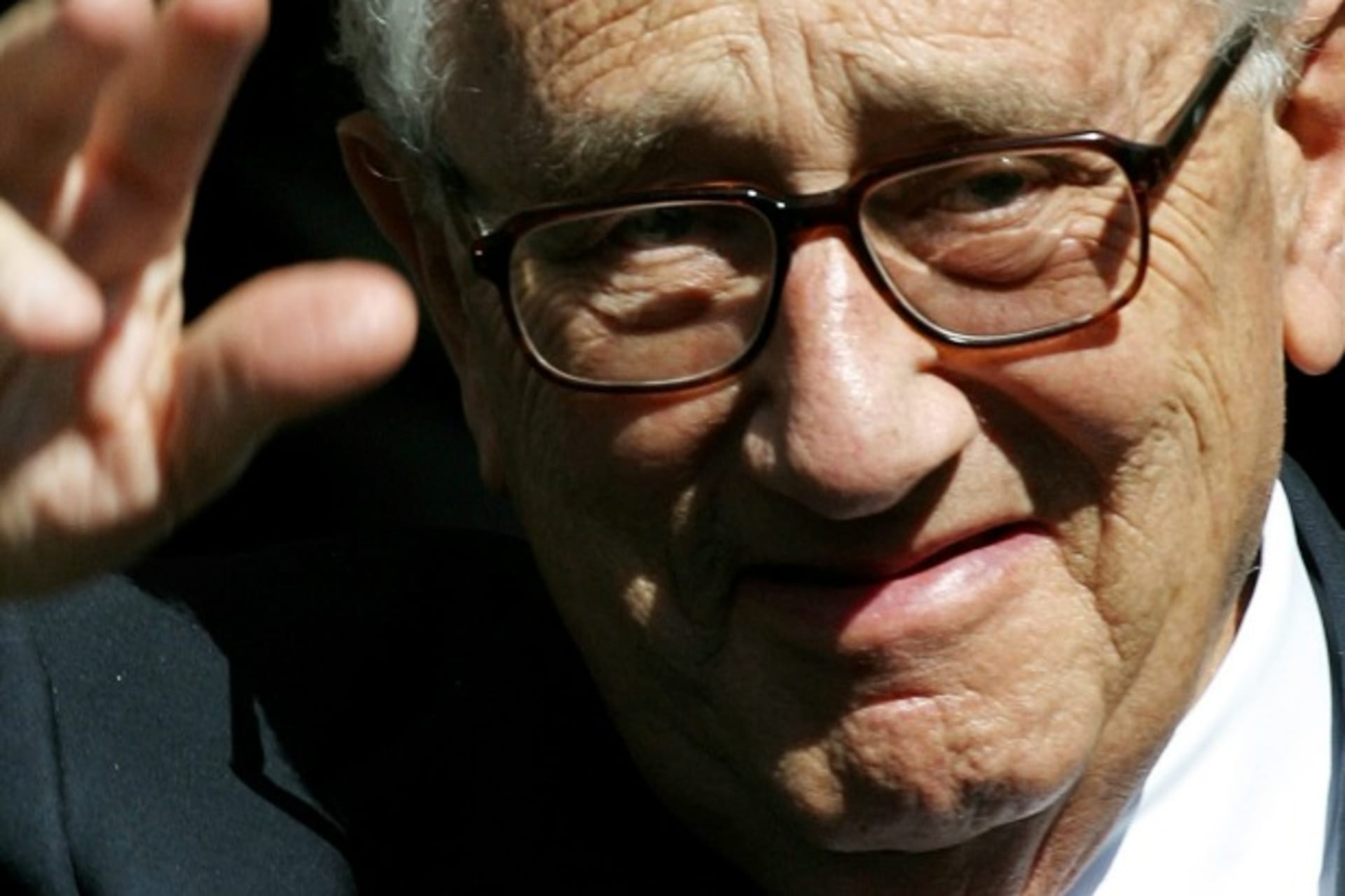 <p>Former U.S. Secretary of State Dr. Henry Kissinger waves to the media as he leaves the Royal Albert Hall in London on April 24, 2002. (Kieran Doherty/Courtesy Reuters)</p>