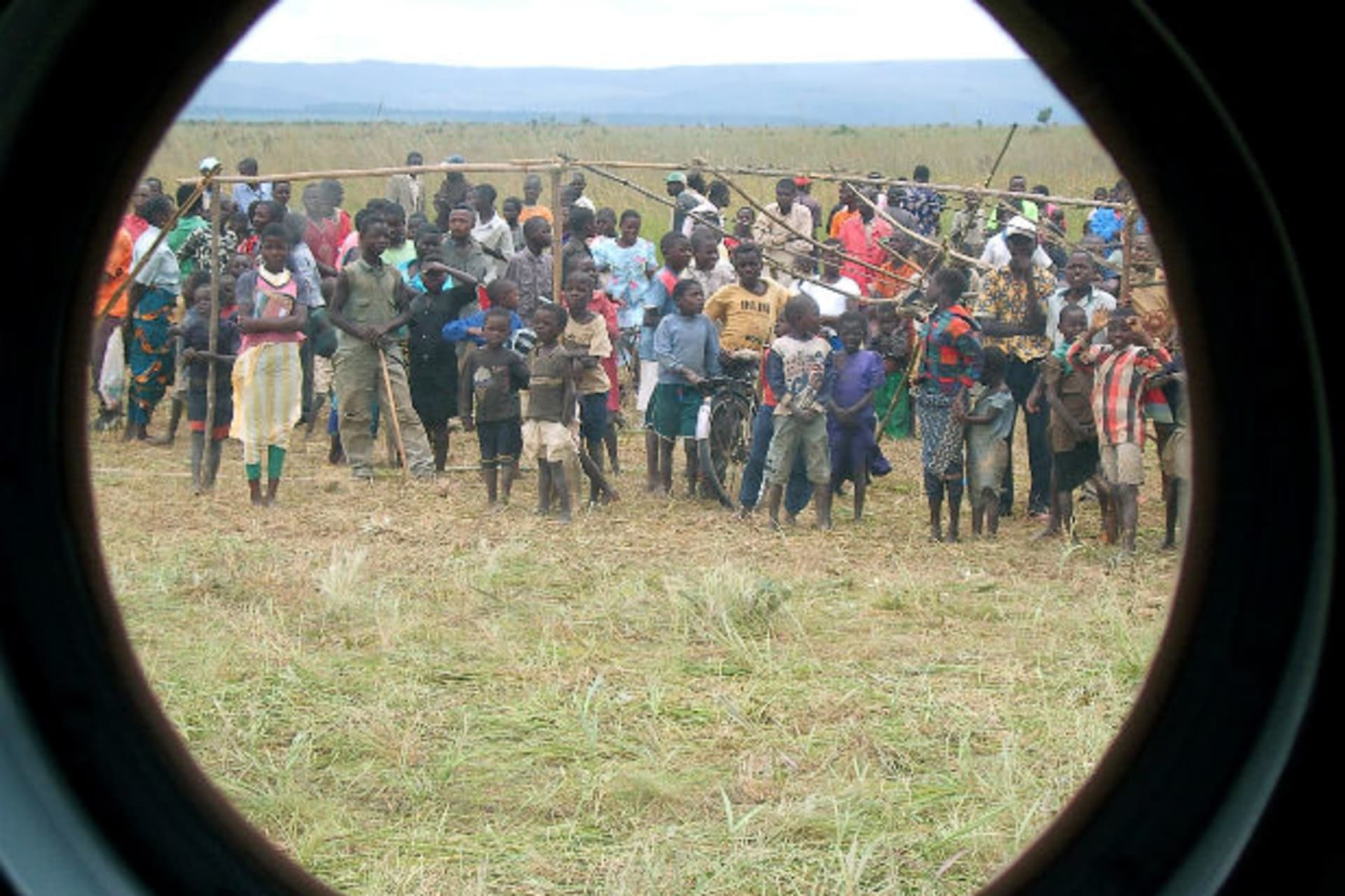 Congolese children in Mitwaba camp for internally displaced people watch as a U.N. helicopter lifts off after delivering emergency food aid in Katanga Province, eastern Democratic Republic of Congo February 9, 2006.