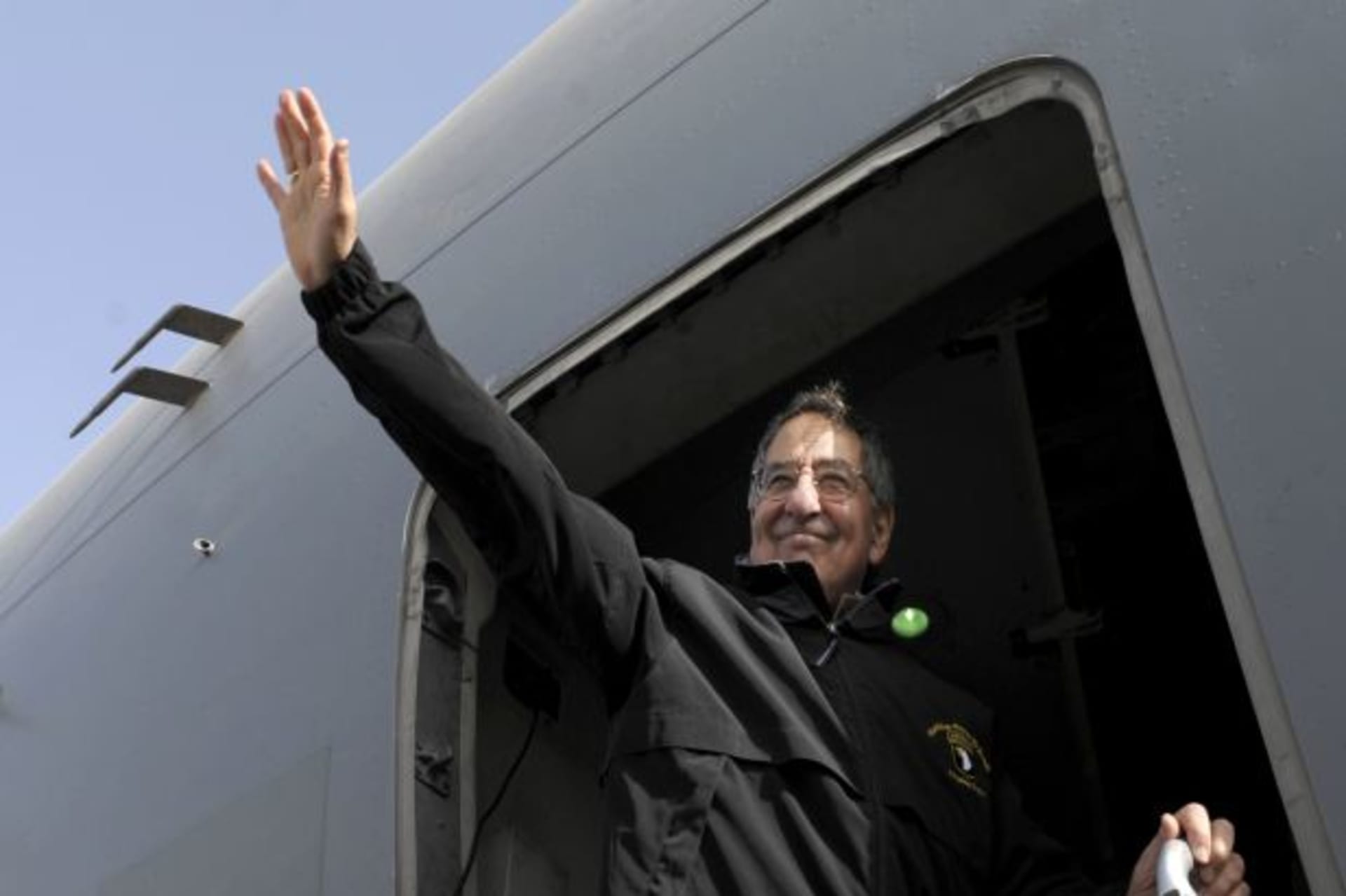<p>Defense Secretary Leon Panetta waves as he boards his plane on December 12, 2012 (Susan Walsh/Courtesy Reuters).</p>
