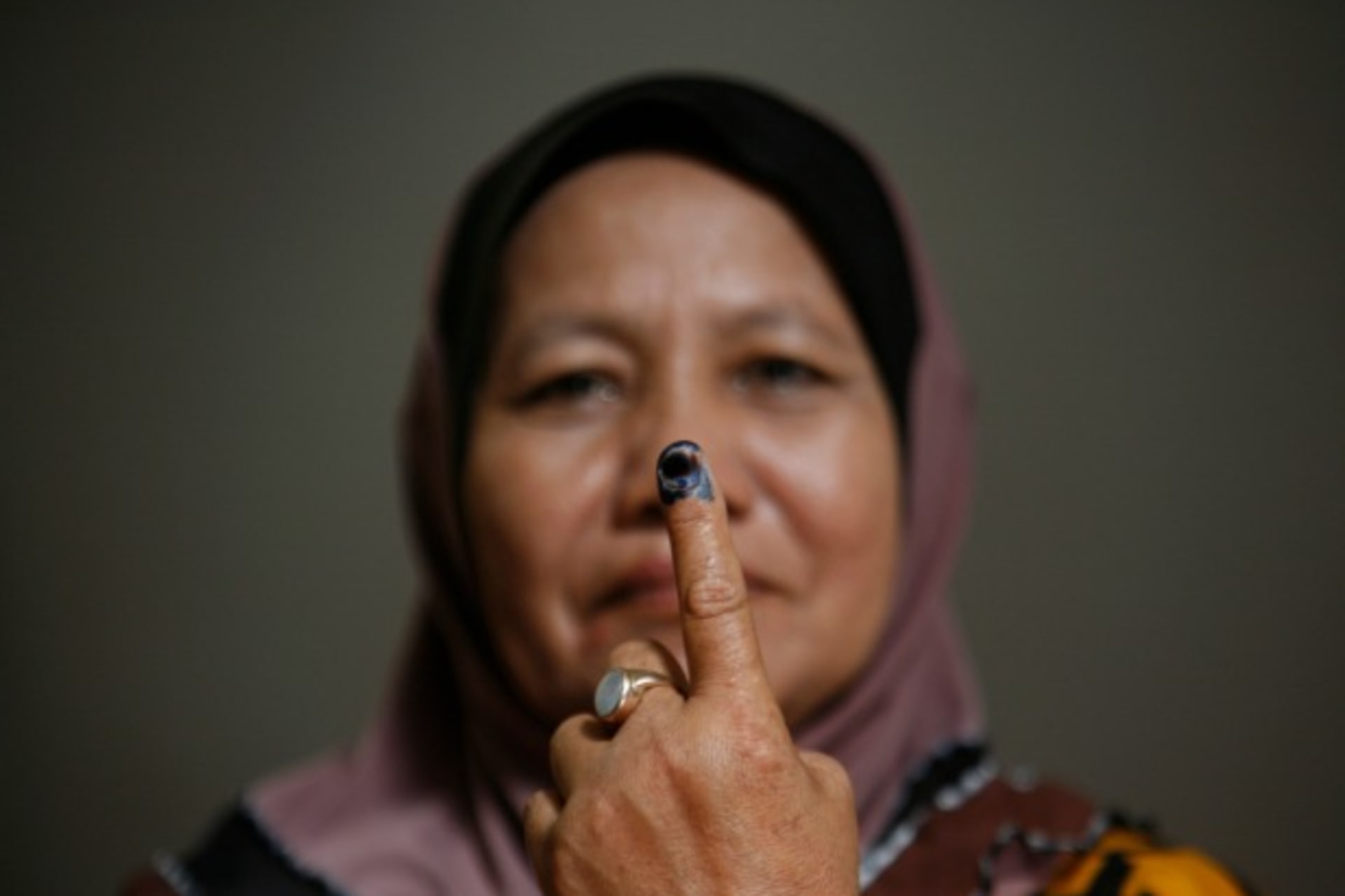 <p>A voter shows her inked finger after casting her vote during the general elections in Malaysia on May 5, 2013.</p>
