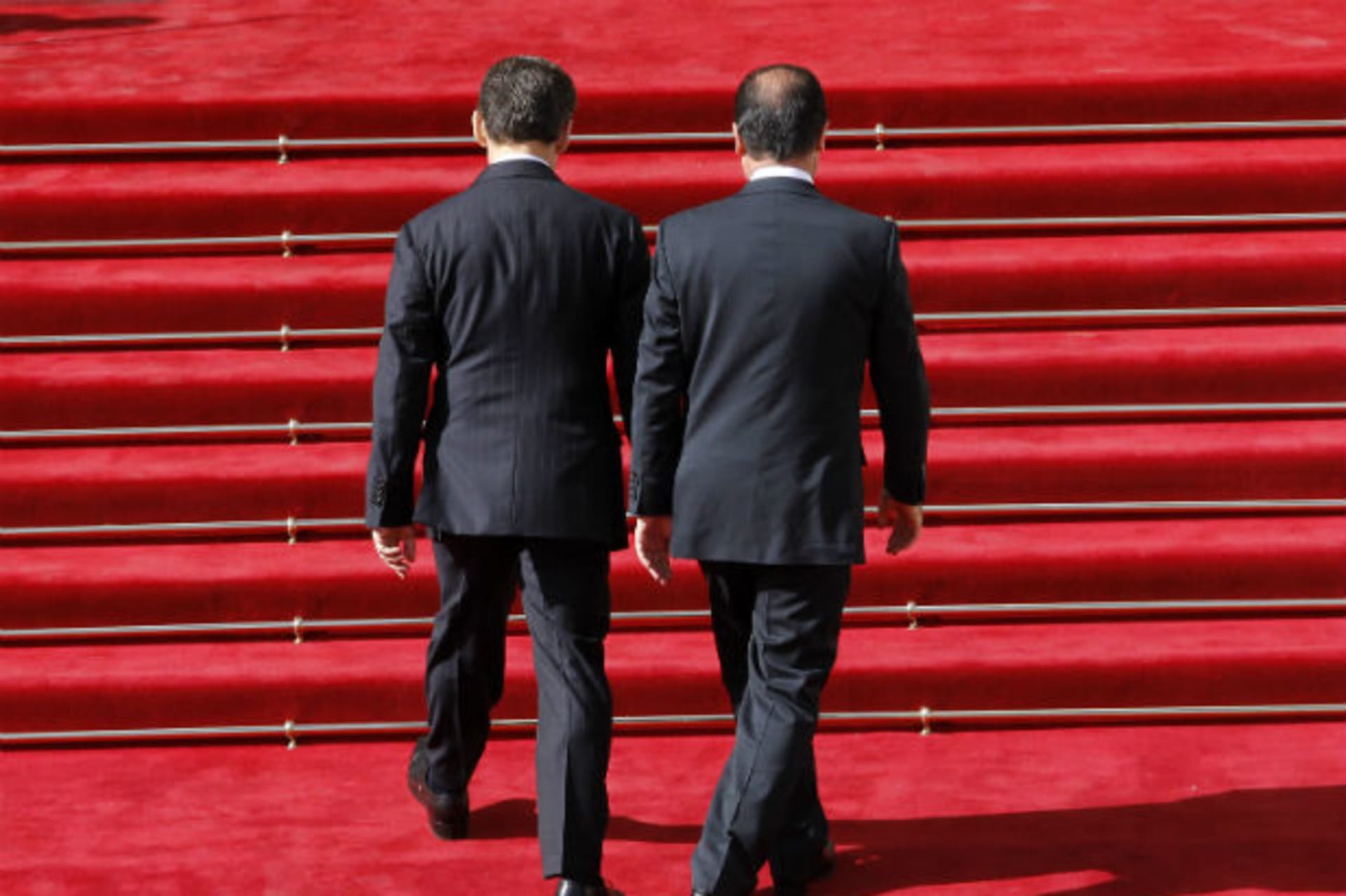 France's outgoing President Nicolas Sarkozy (L) welcomes his successor newly-elected President Francois Hollande upon his arrival at the Elysee Palace for a handover ceremony in Paris May 15, 2012.