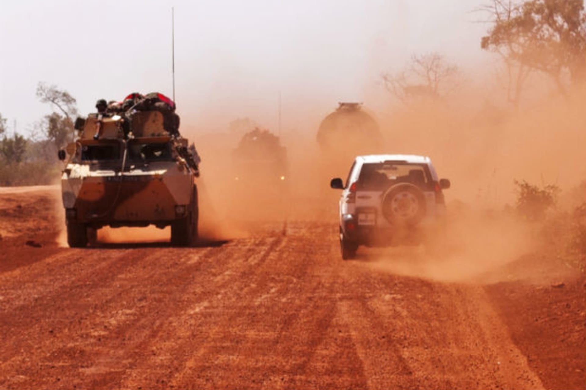 French troops drive to Segou 16/01/2013.