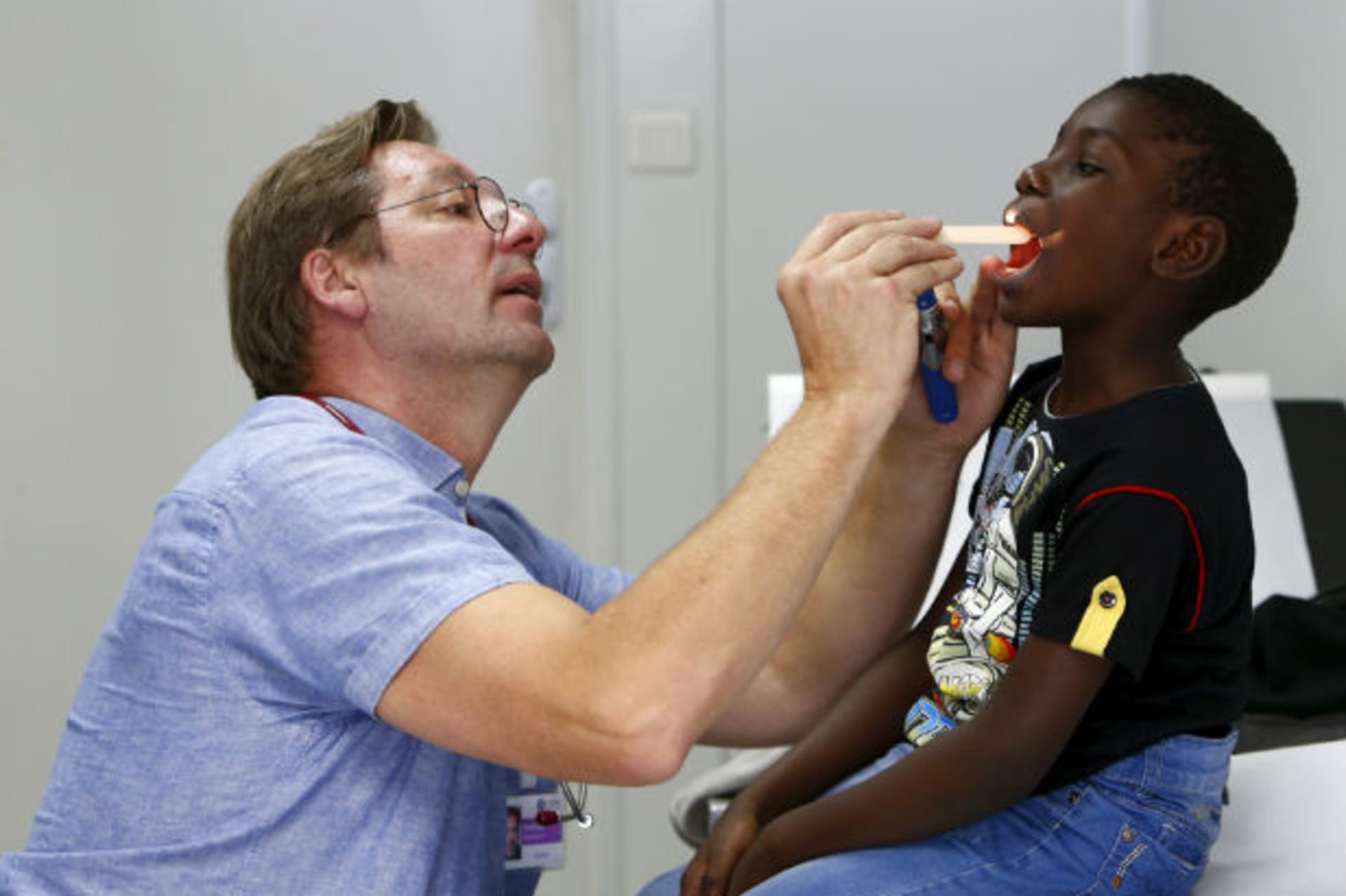 <p>A six-year-old migrant from the Congo receives a medical check-up from a doctor at a refugee camp in Munich, Germany, on October 6, 2015.</p>
