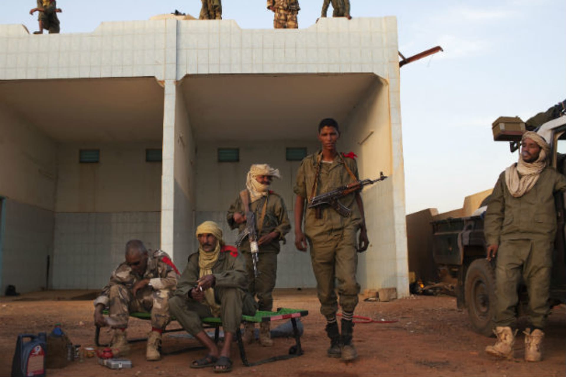 Ethnic Tuareg Malian soldiers, under the command of Col. El Hadj Ag Gamou, occupy a former petrol station in Gao March 4, 2013.