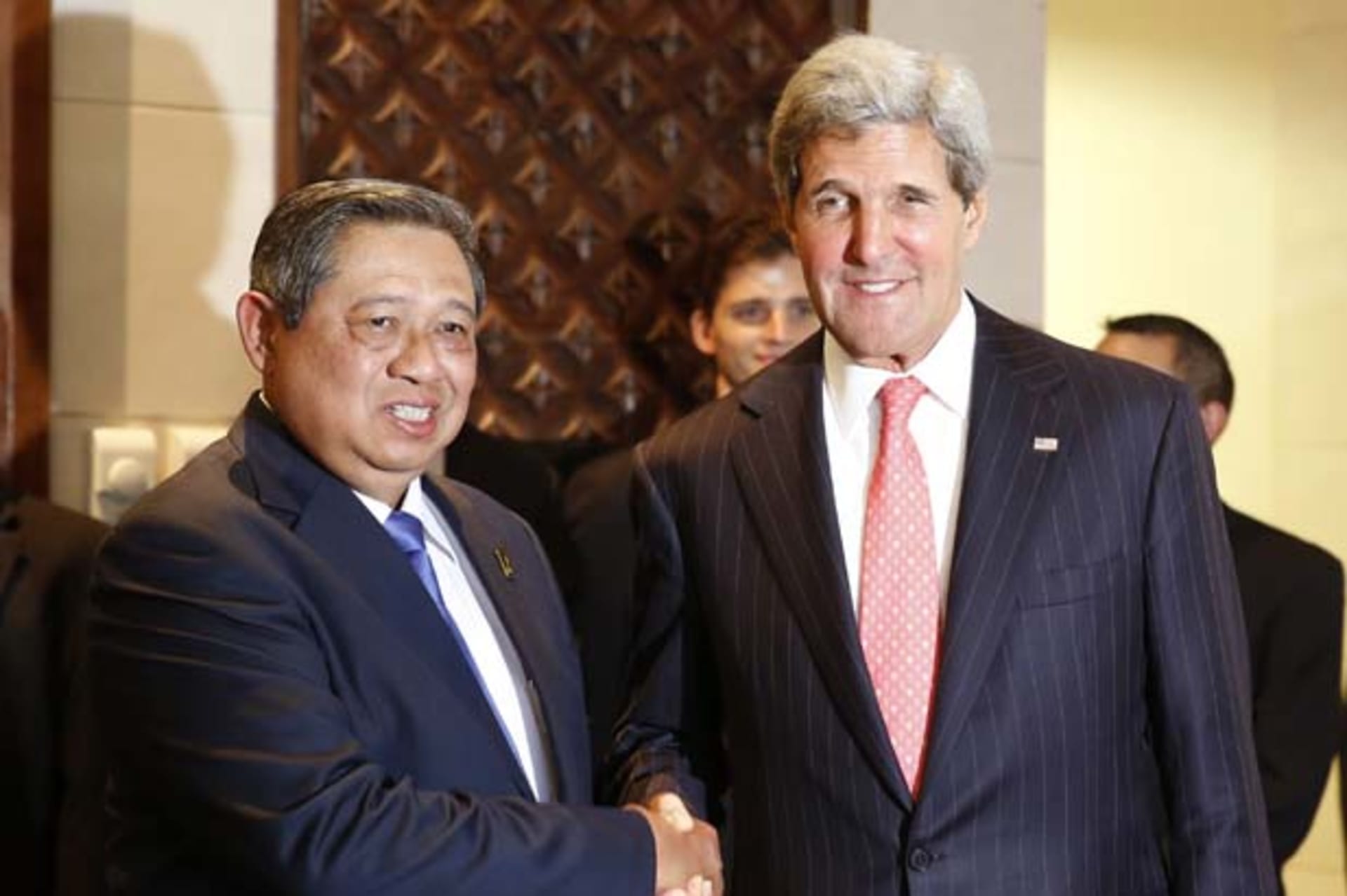 Indonesia's President Yudhoyono shakes hands with U.S. Secretary of State Kerry during a bilateral meeting on the sidelines of the APEC Summit in Nusa Dua