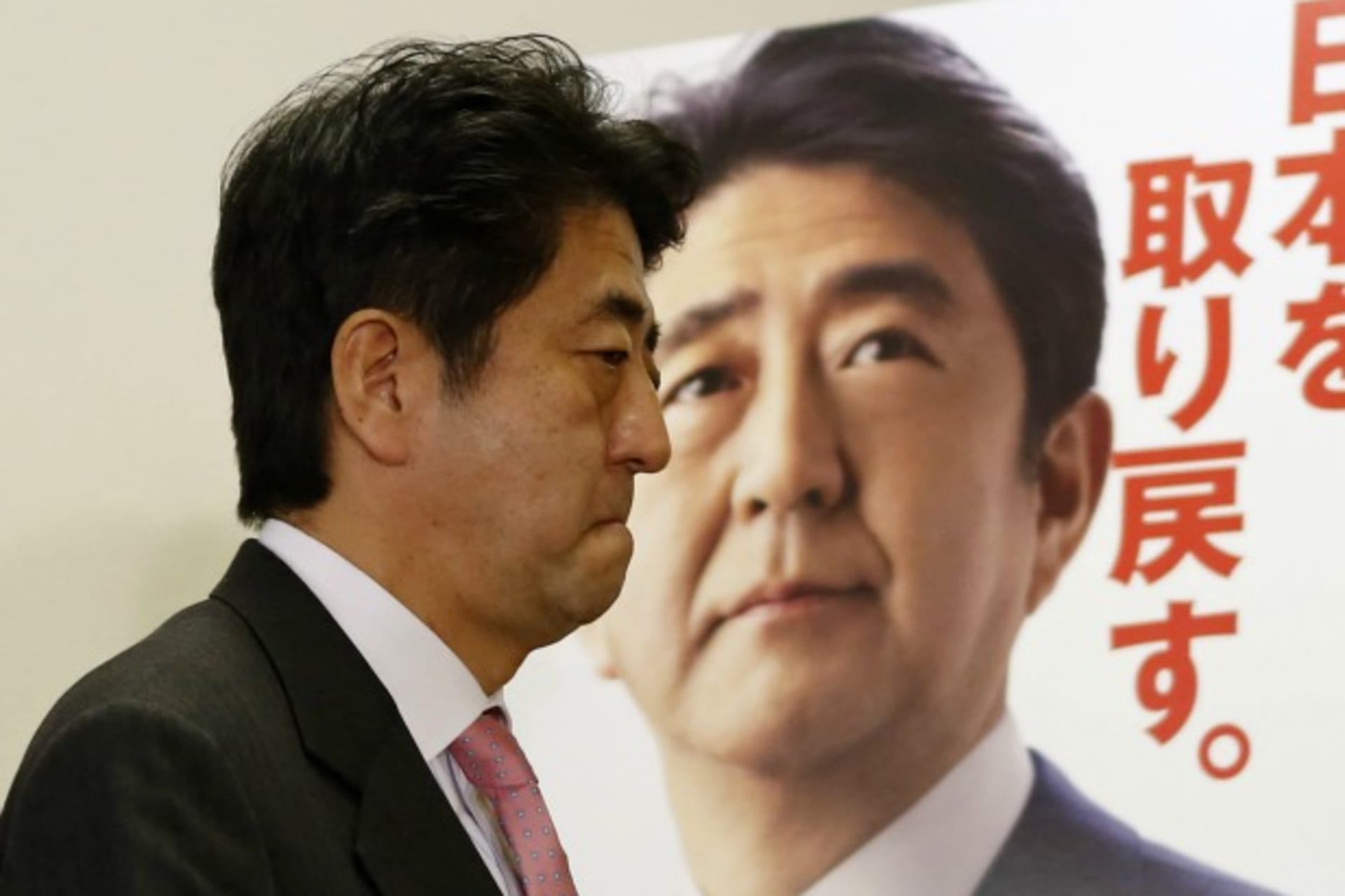 <p>Japan’s conservative Liberal Democratic Party’s (LDP) leader and next Prime Minister Shinzo Abe attends a news conference at the LDP headquarters in Tokyo December 17, 2012.</p>

