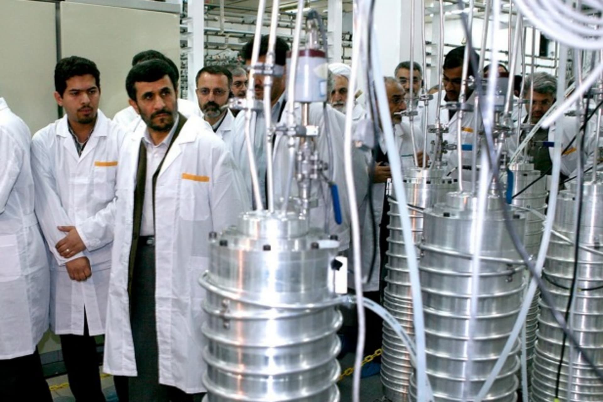 <p>Iranian President Mahmoud Ahmadinejad visits the Natanz nuclear enrichment facility, 350 km (217 miles) south of Tehran, on April 8, 2008. (Iranian Presidential official website/Courtesy Reuters)</p>
