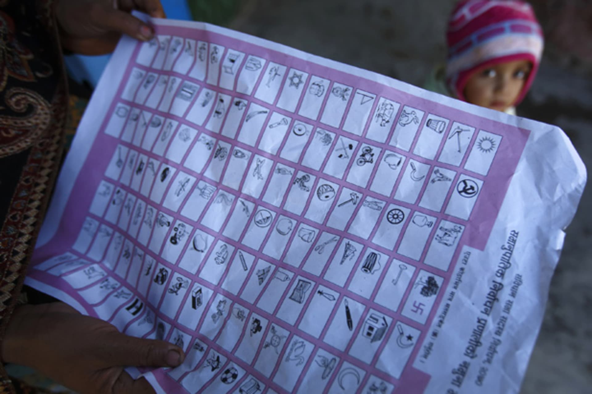 <p>A woman holds a ballot paper during the election campaign of Nepali Congress Party in Kathmandu November 15, 2013</p>
