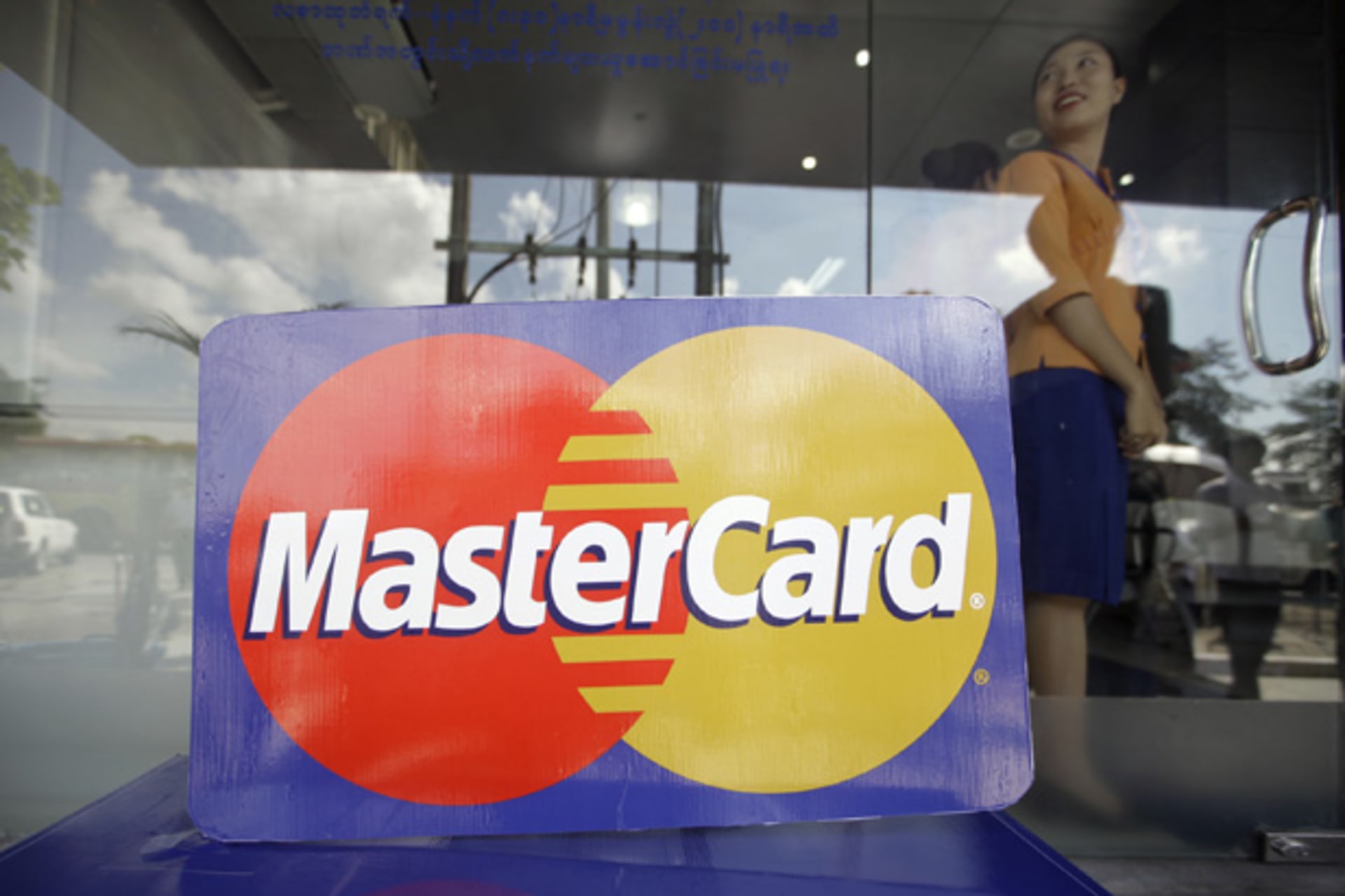 <p>An employee stands behind a MasterCard logo during the launch of the international credit card issuer’s first ATM transaction in Myanmar, in Yangon November 15, 2012.</p>
