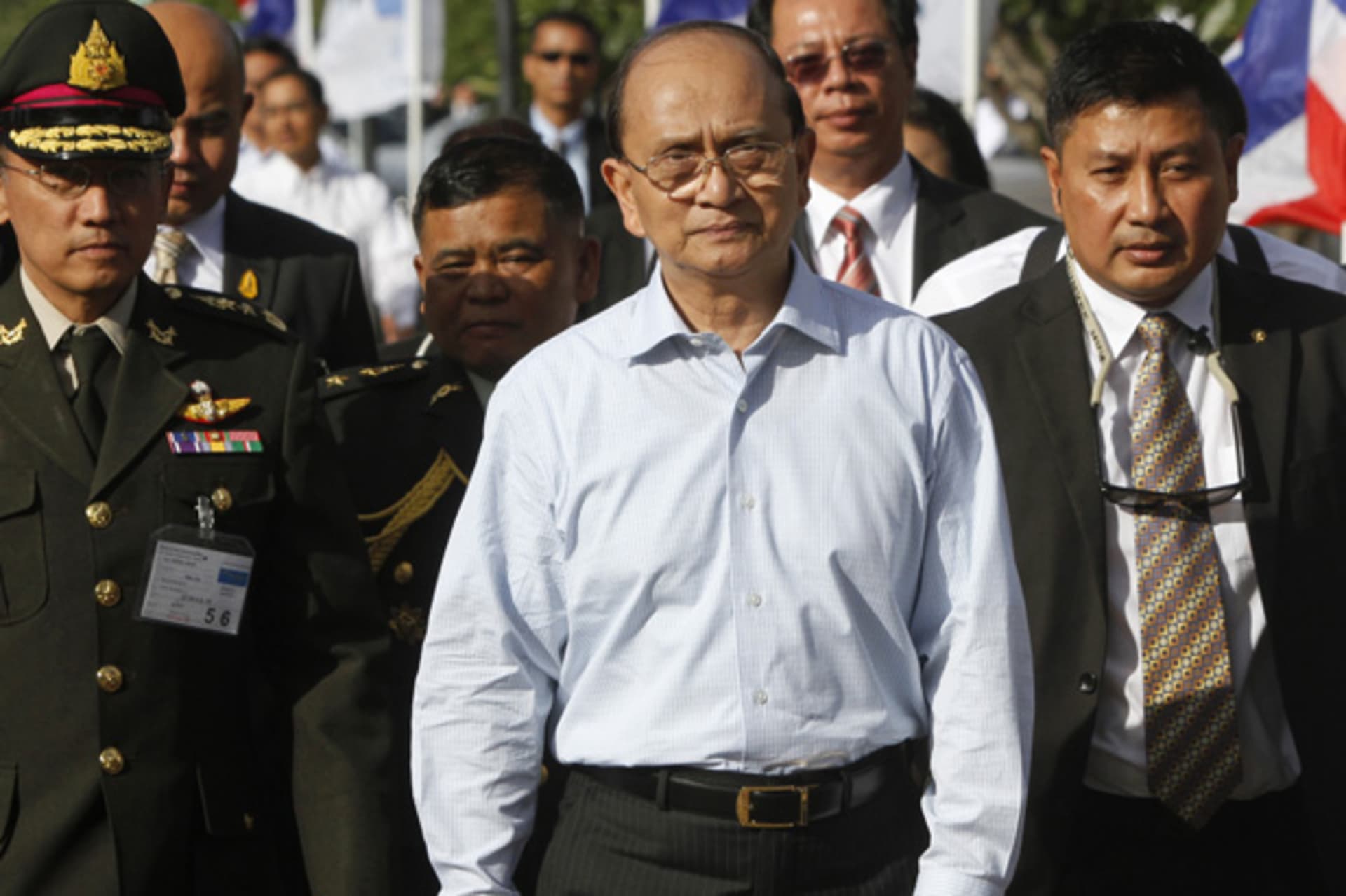 <p>Myanmar’s President Thein Sein (C) visits Laem Chabang port, in Chonburi province, east of Bangkok July 22, 2012.</p>
