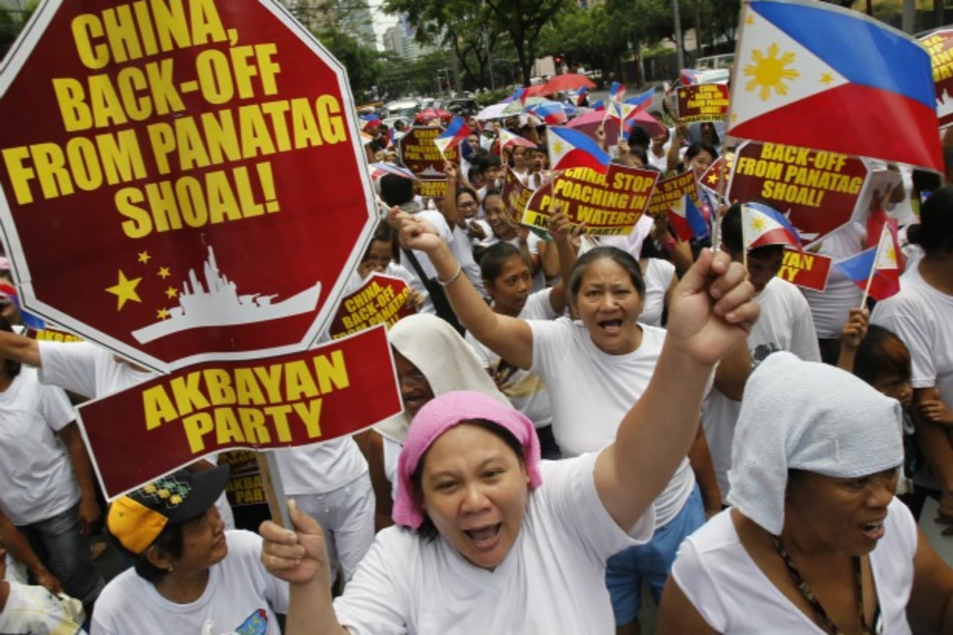 <p>Filipinos chant anti-China slogans as they march towards the Chinese consulate in Manila’s Makati financial district on May 11, 2012.</p>
