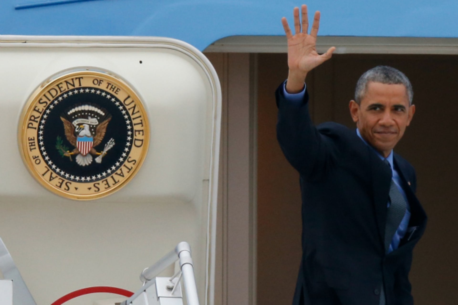 Obama getting on AF1
