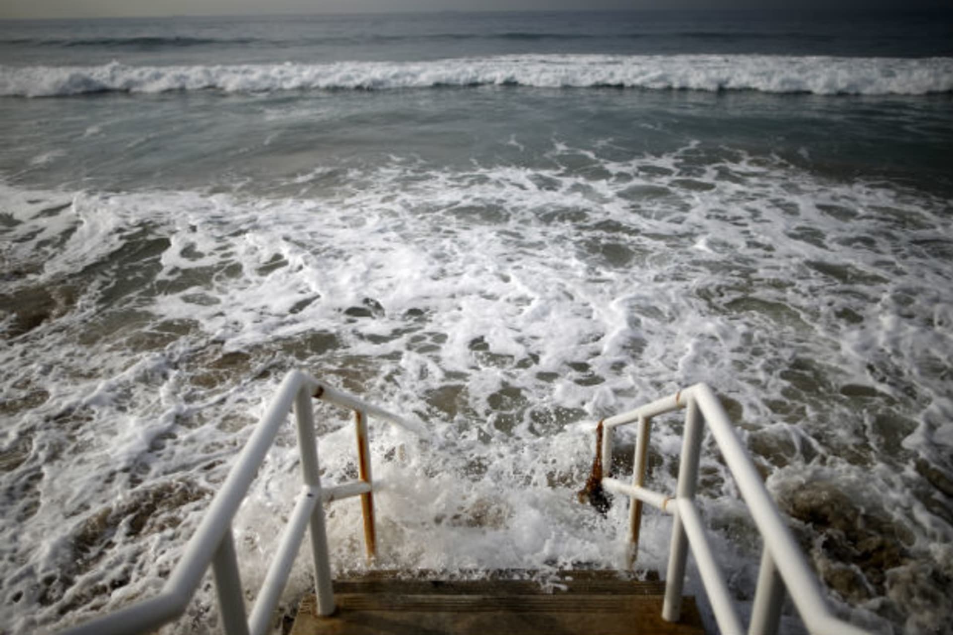 <p>Waves crash against stairs to Broad Beach in Malibu, California, United States.</p>
