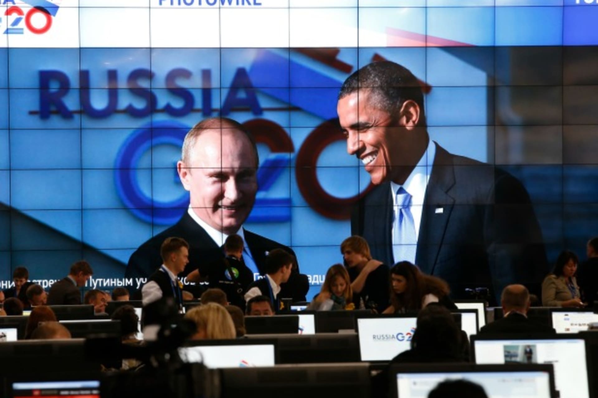 <p>Russian President Vladimir Putin (L) and U.S. President Barack Obama are pictured on a video screen installed in the press centre of the G20 Summit in Strelna near St. Petersburg on September 5, 2013. (Grigory Dukor/Courtesy Reuters)</p>
