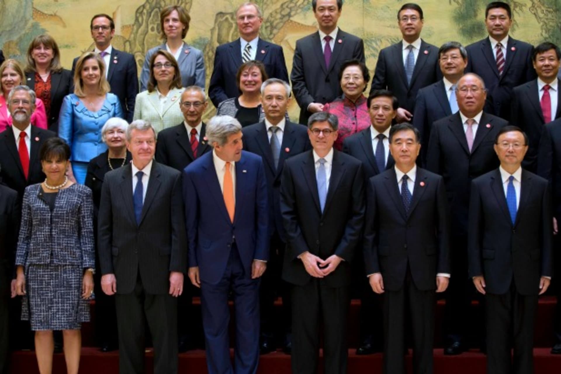 <p>U.S. Secretary of State John Kerry (centre L) and U.S. Treasury Secretary Jack Lew (centre R) pose for a group photo with Chin…ic Dialogue, “S&ED” at the Diaoyutai State Guesthouse in Beijing July 9, 2014. REUTERS/Andy Wong/Pool (CHINA – Tags: POLITICS)</p>
