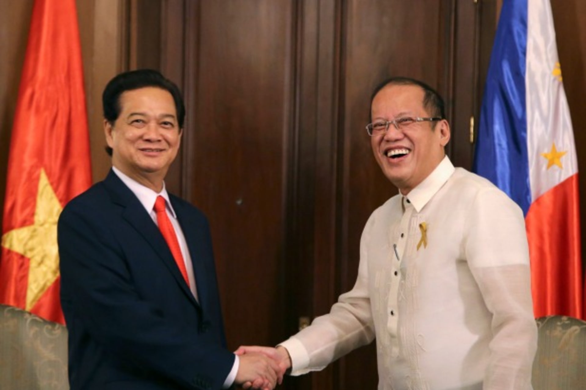 <p>benigno-aquino-nguyen-tan-dung</p>
