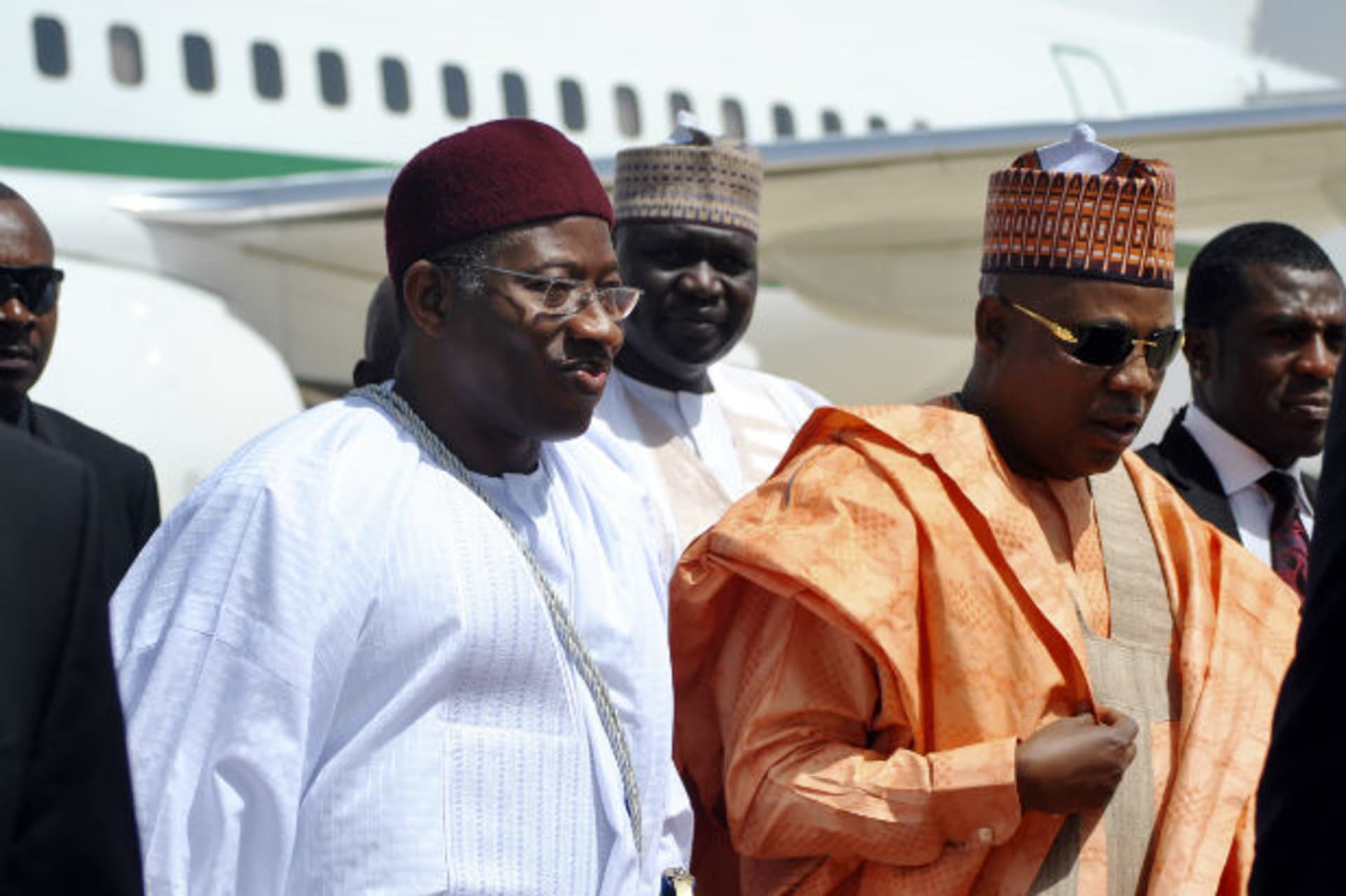 Nigeria's President Goodluck Jonathan (C) arrives with other officials during a working visit to Borno state, northeast region March 7, 2013.