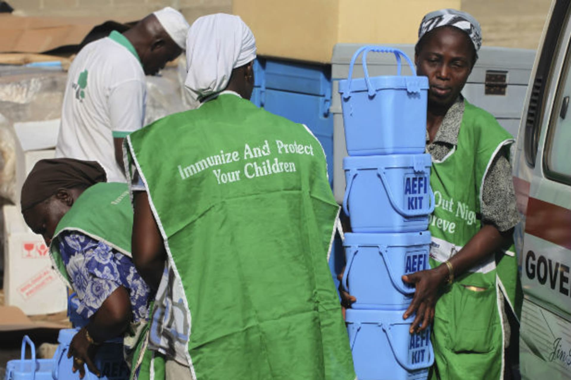 Local health workers carry vaccination kits at a distribution centre ahead of the start of a nationwide polio immunization campaign on Wednesday, in Lagos February 21, 2011.