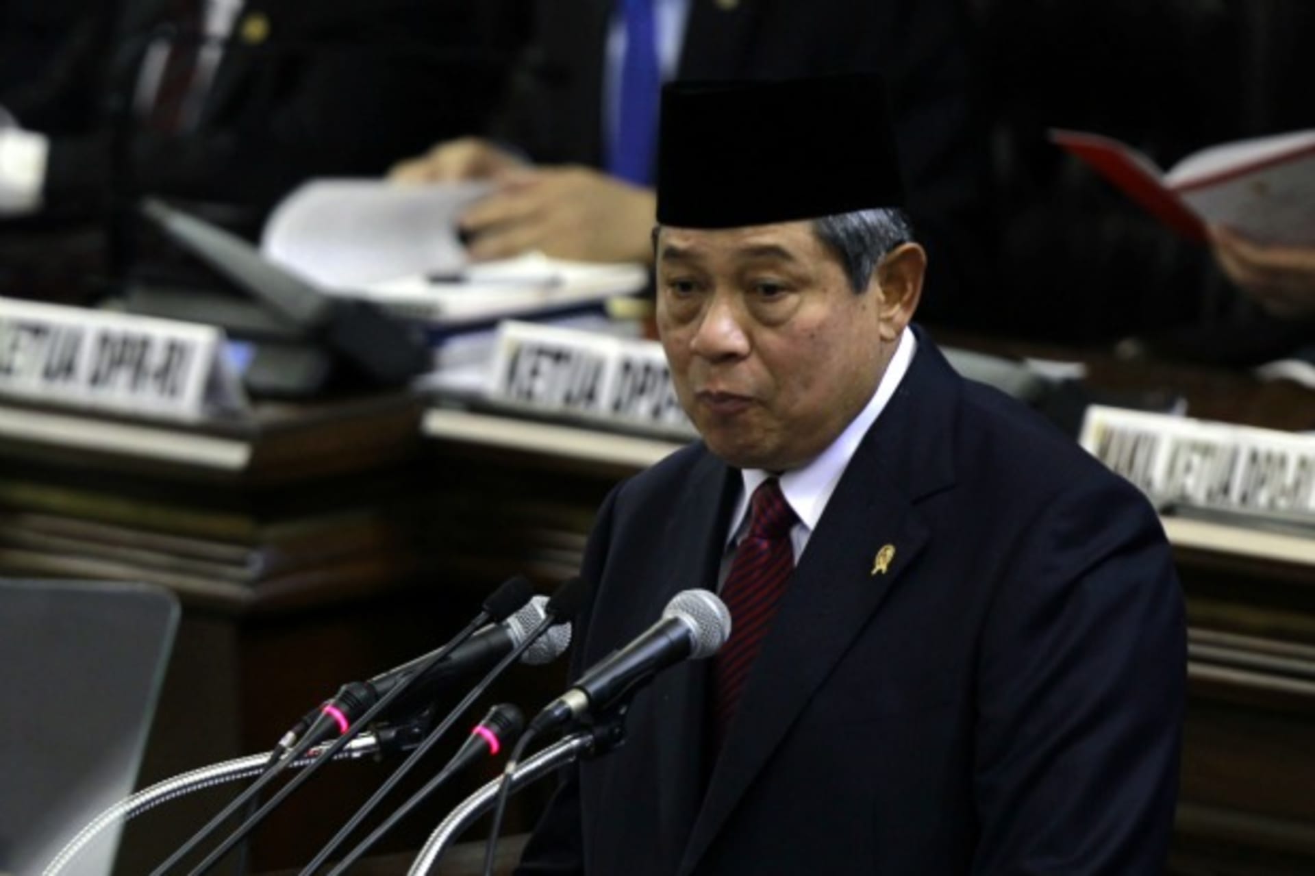 <p>Indonesia’s President Susilo Bambang Yudhoyono speaks in front of parliament members in Jakarta August 16, 2012.</p>
