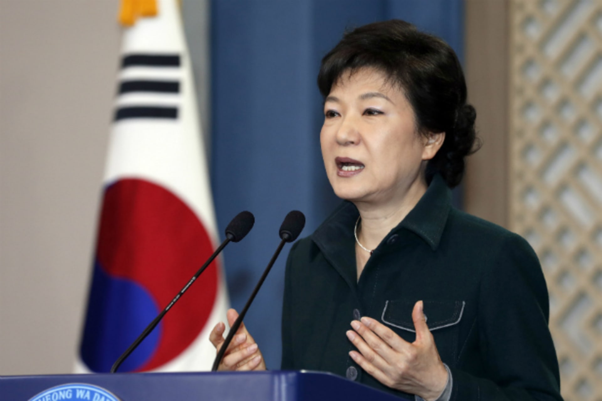 Park apologizes