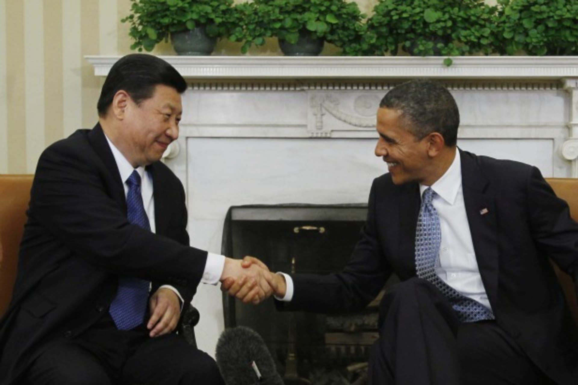 <p>U.S. President Barack Obama shakes hands with China’s Vice President Xi Jinping in the Oval Office of the White House in Washington on February 14, 2012.</p>
