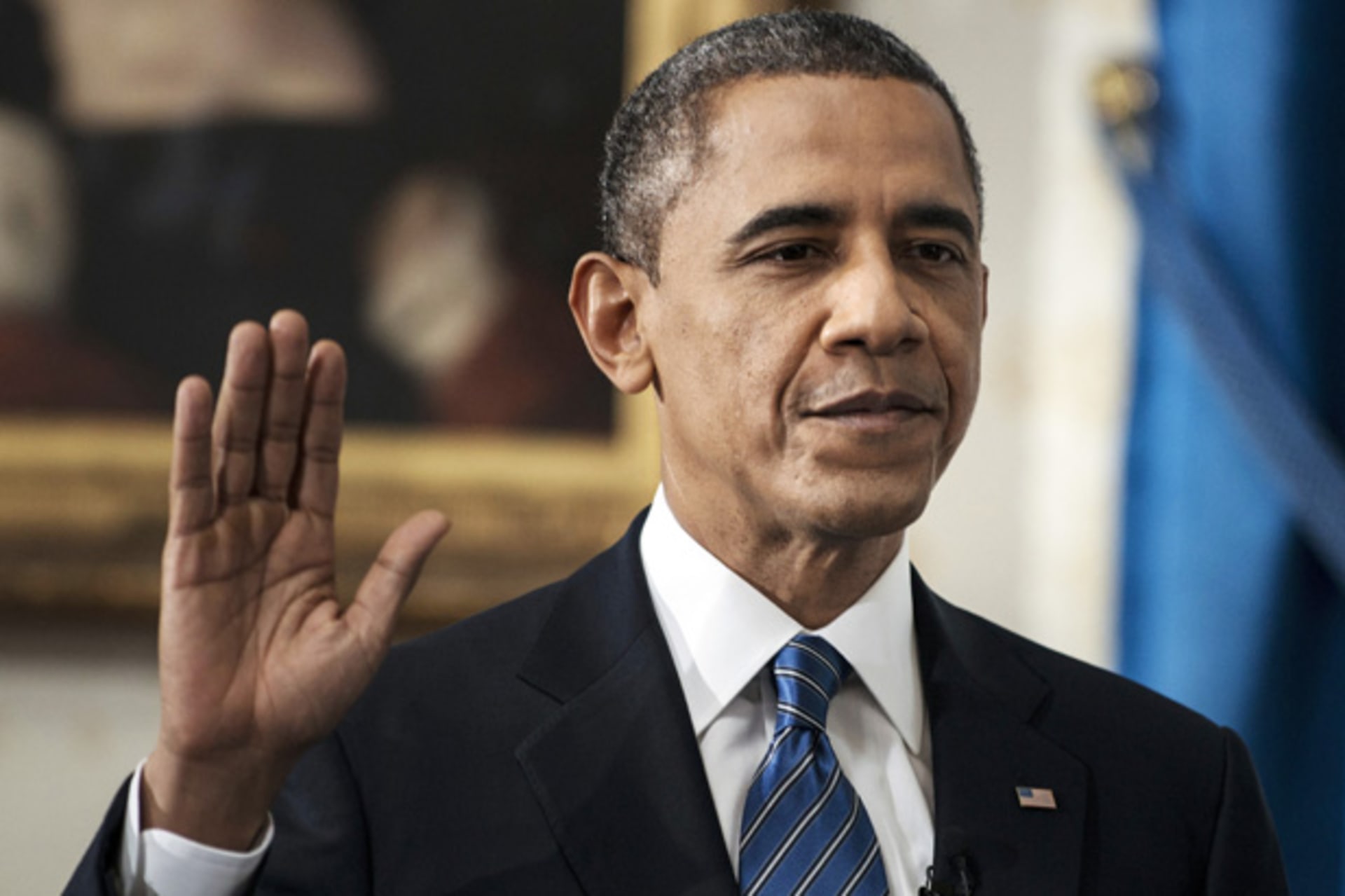 <p>President Barack Obama is sworn in for a second term as President of the United States in the Blue Room of the White House in Washington, DC January 20, 2013.</p>
