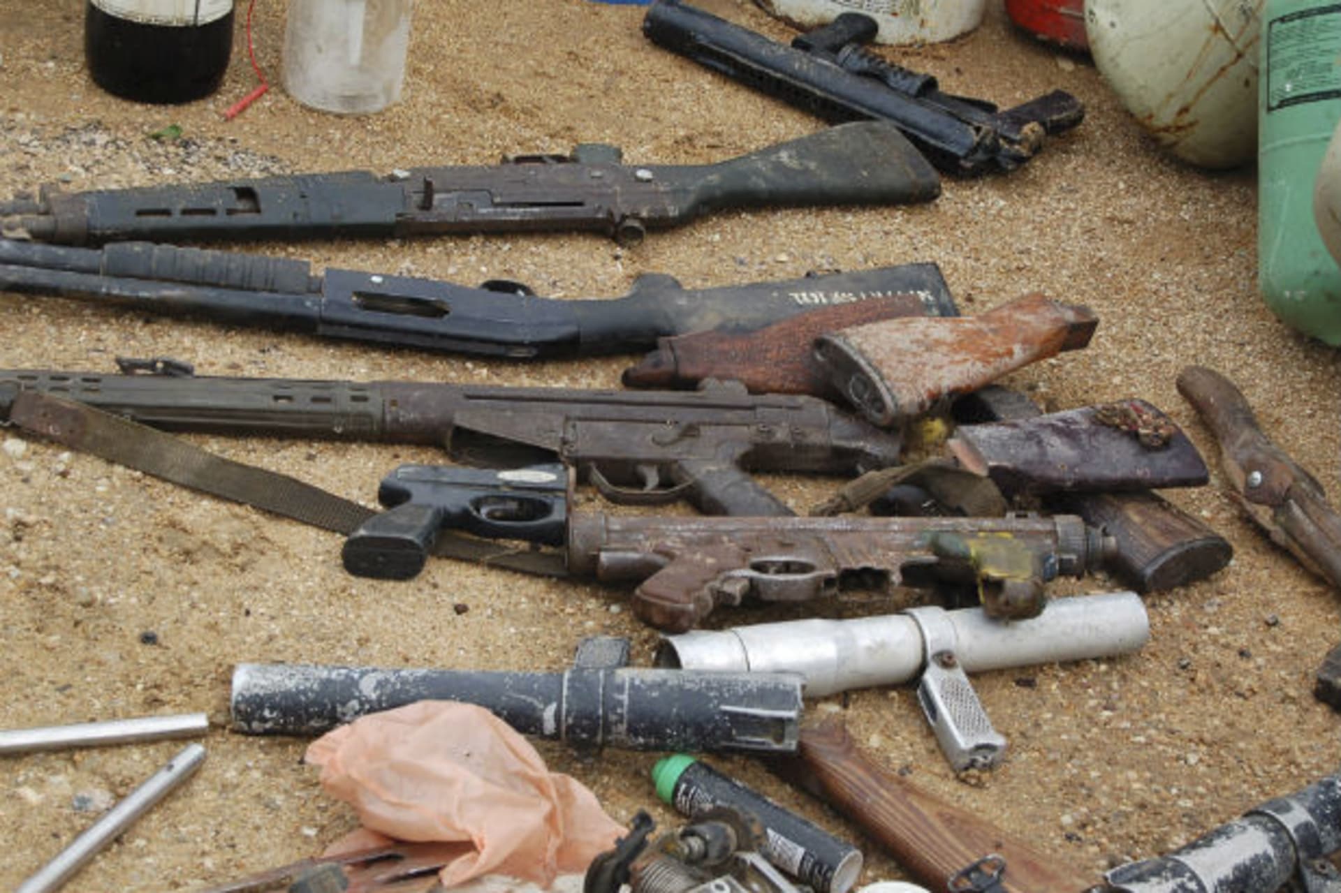 Confiscated weapons are displayed after a military raid on a hideout of suspected Islamist Boko Haram members in Kano 11/08/2012.