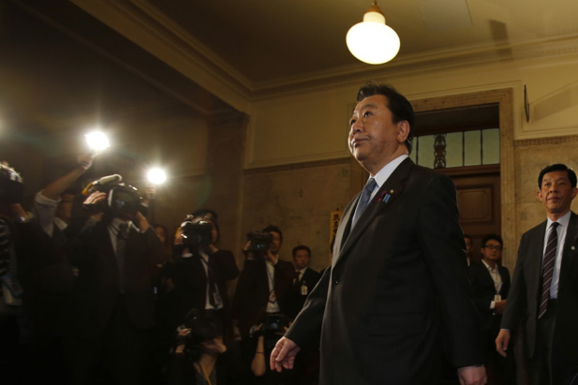 <p>Japan’s prime minister Yoshihiko Noda arrives for a lower house plenary session at the parliament in Tokyo November 15, 2012</p>

