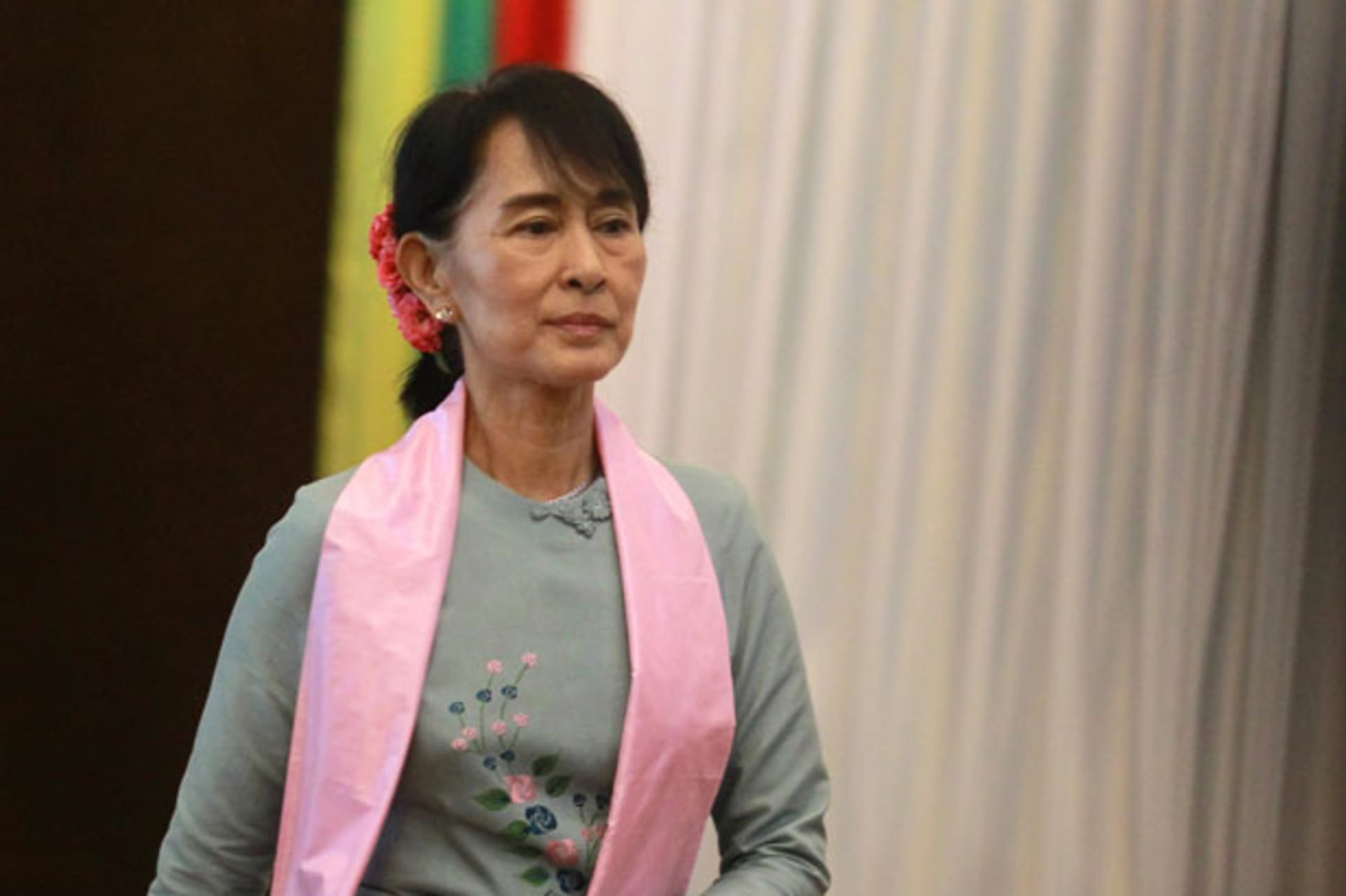 <p>Aung San Suu Kyi, chairman of Rule of Law and Peace and Stability Committee of House, attends a meeting of the committee at Yangon Division Parliament in Yangon.</p>
