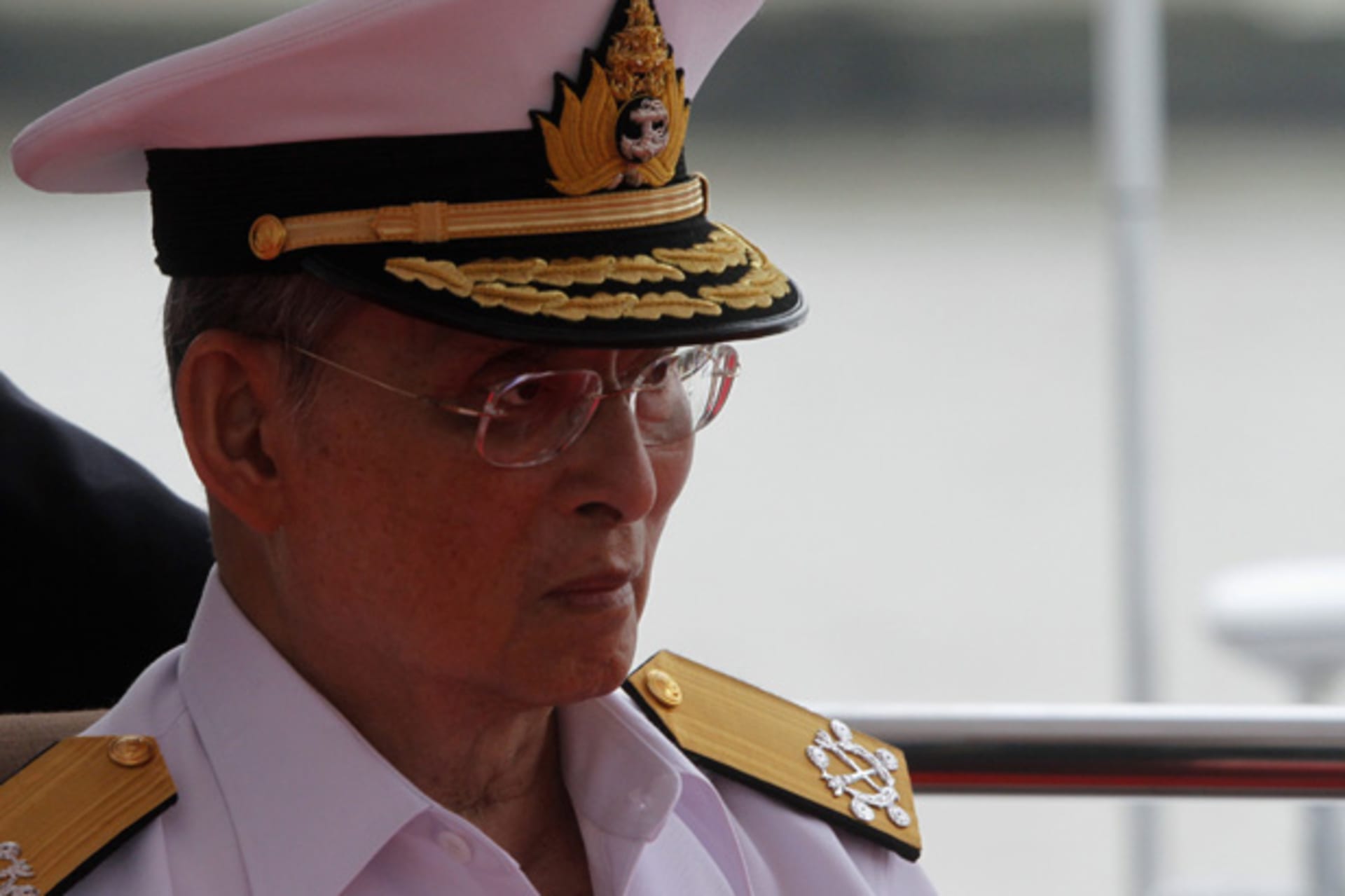 <p>Thailand’s King Bhumibol Adulyadej is pictured before taking a boat trip from Siriraj Hospital pier in Bangkok July 7, 2012.</p>