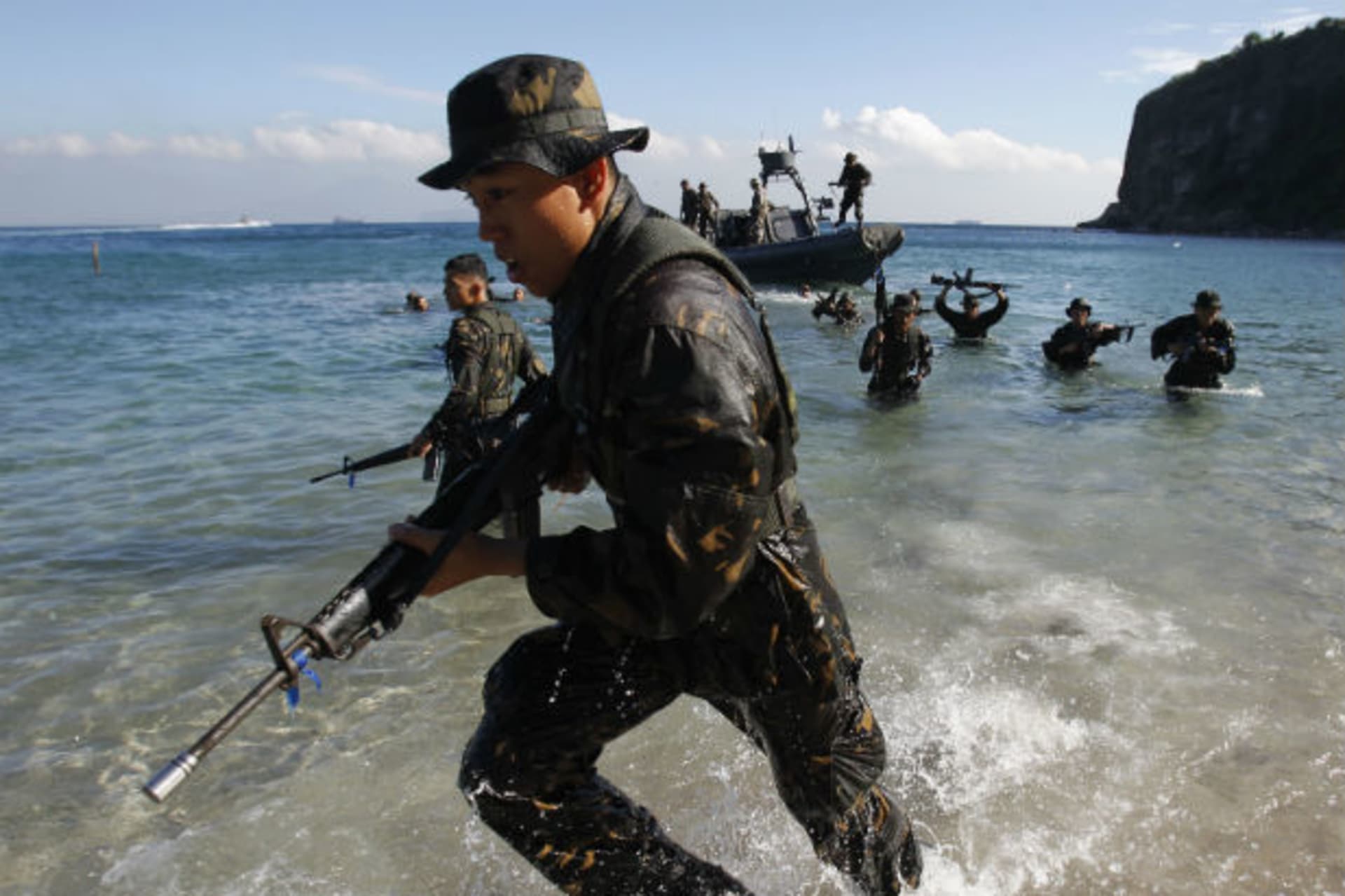 <p>Philippine Military Academy cadets leave their boat and go ashore during a joint field training exercise at a training center south of Manila, the Philippines, on May 29, 2013.</p>
