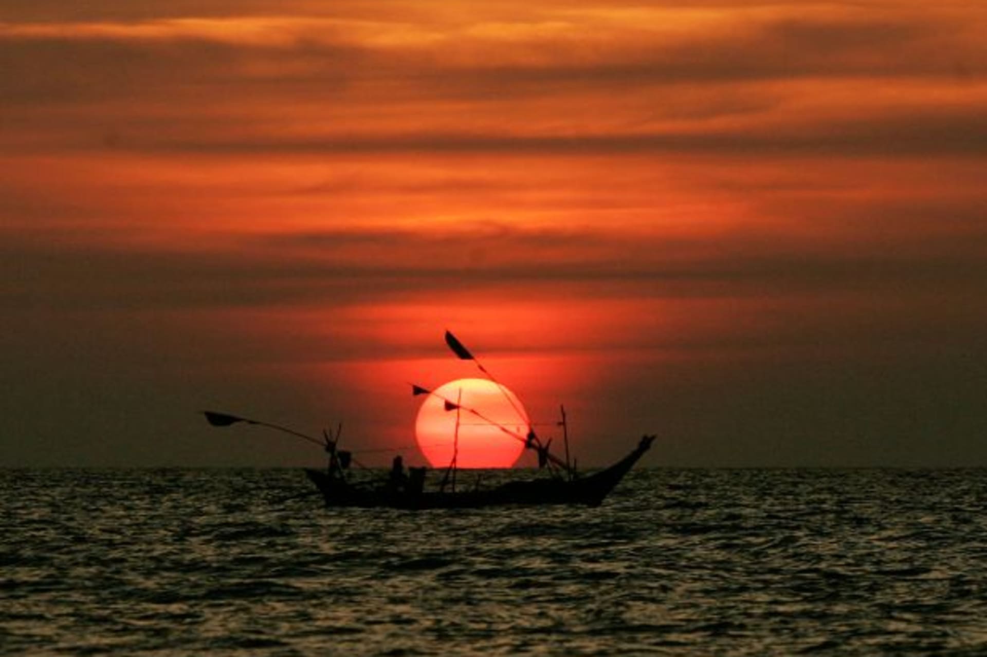 <p>myanmar-beach-fishing</p>

