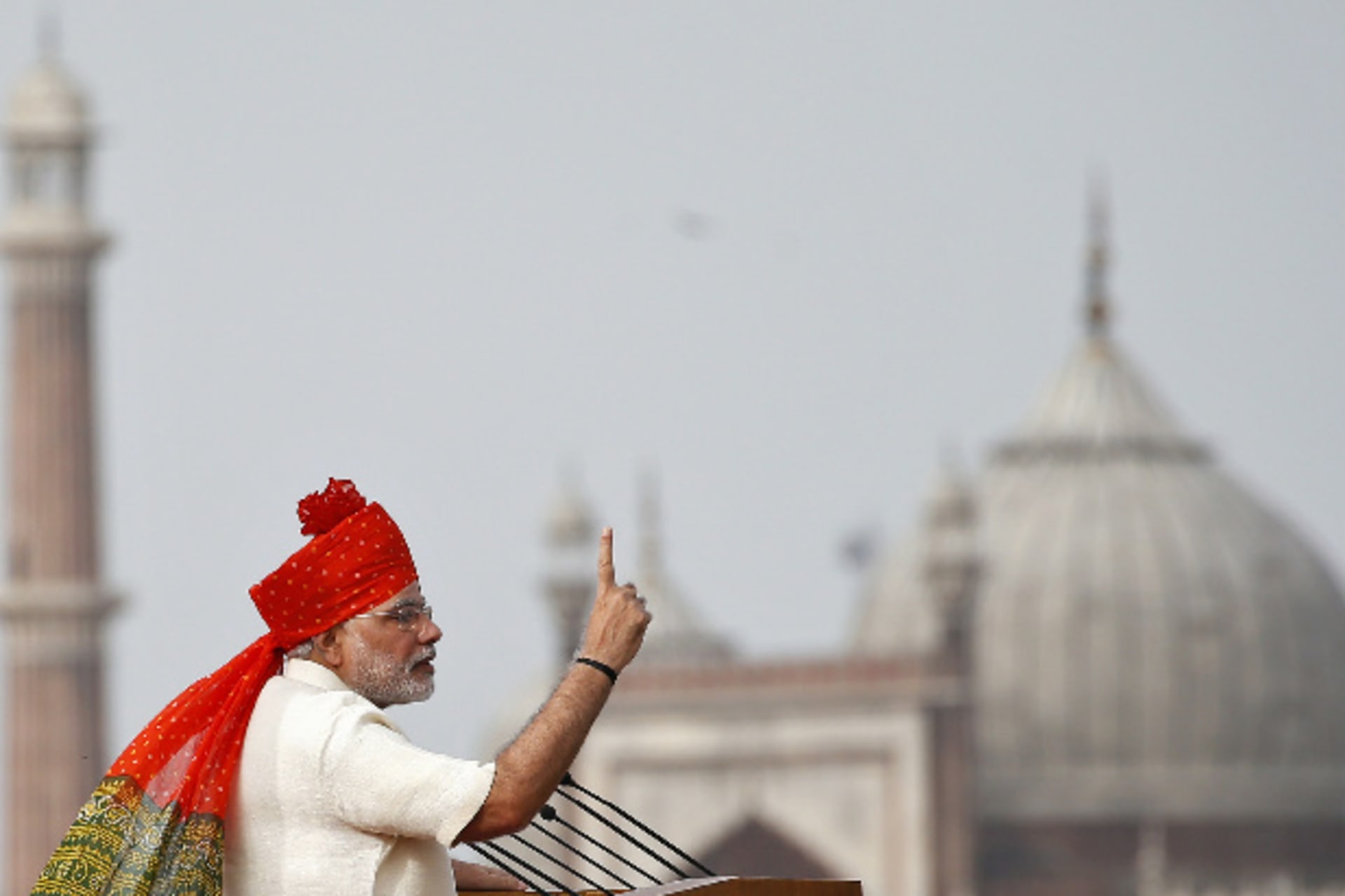 <p>Indian prime minister Narendra Modi addresses the nation from the historic Red Fort during Independence Day celebrations in Delhi on August 15, 2014 (Ahmad Masood/Courtesy: Reuters).</p>
