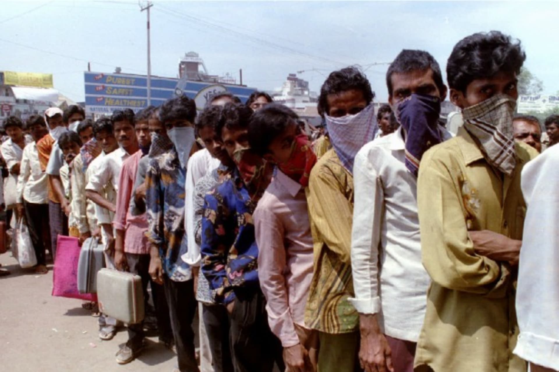 <p>Masked residents of Surat queue up for train tickets for the first train out of the city on September 25 as the death toll due…imb. Government officials are concerned about the spread of the disease to other cities due to the exodus of people from Surat</p>
